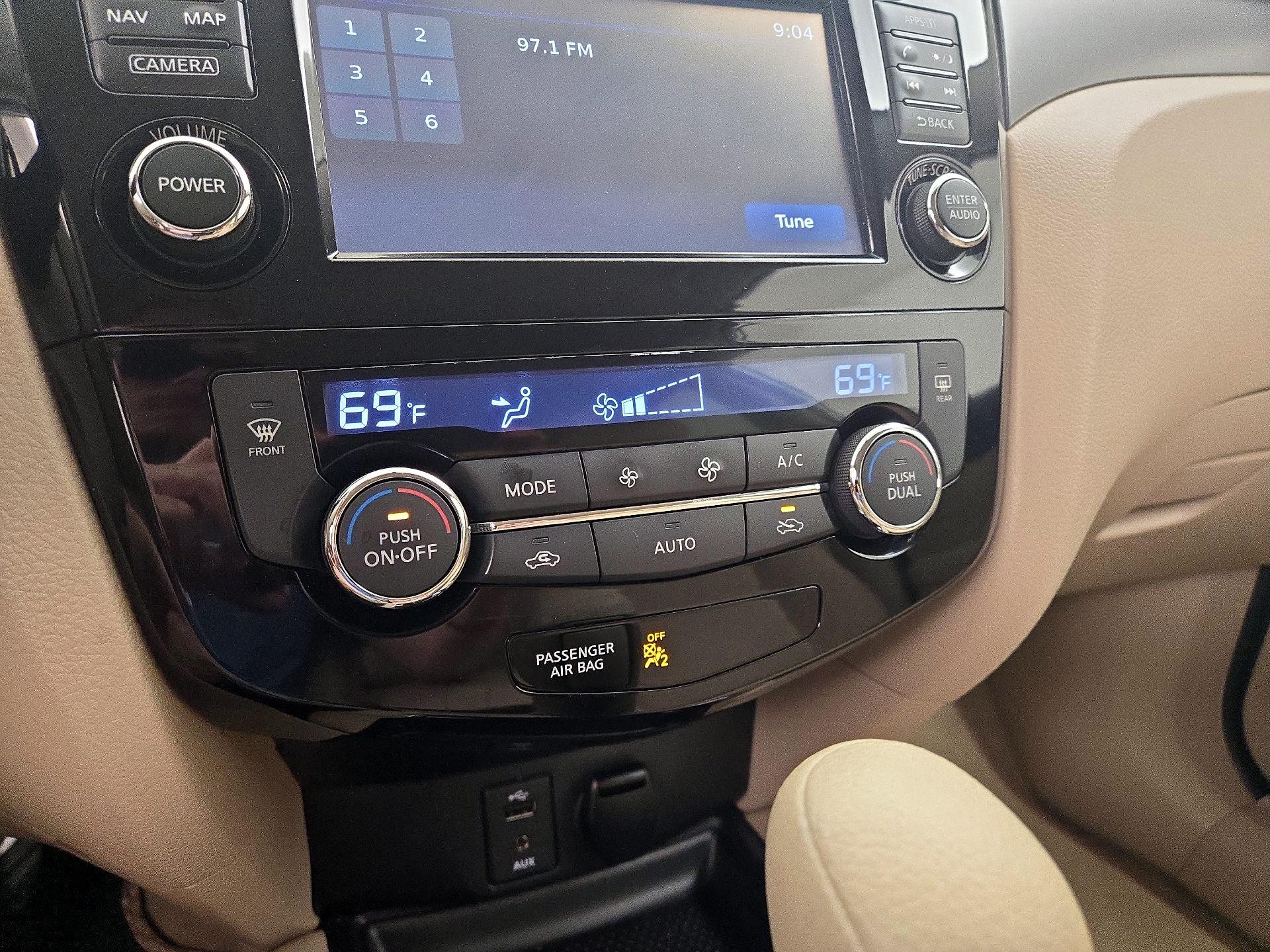 Thumbnail: 2015 Nissan Rogue - 17