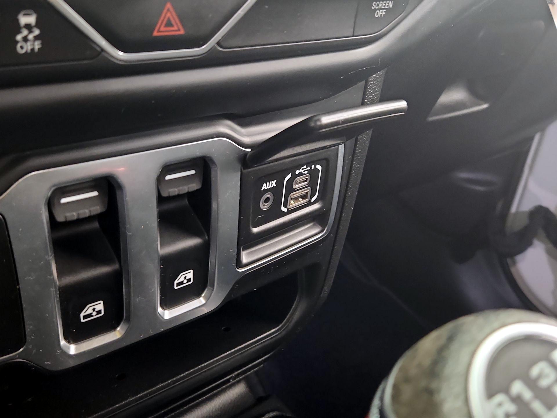 Thumbnail: 2021 Jeep Wrangler - 18