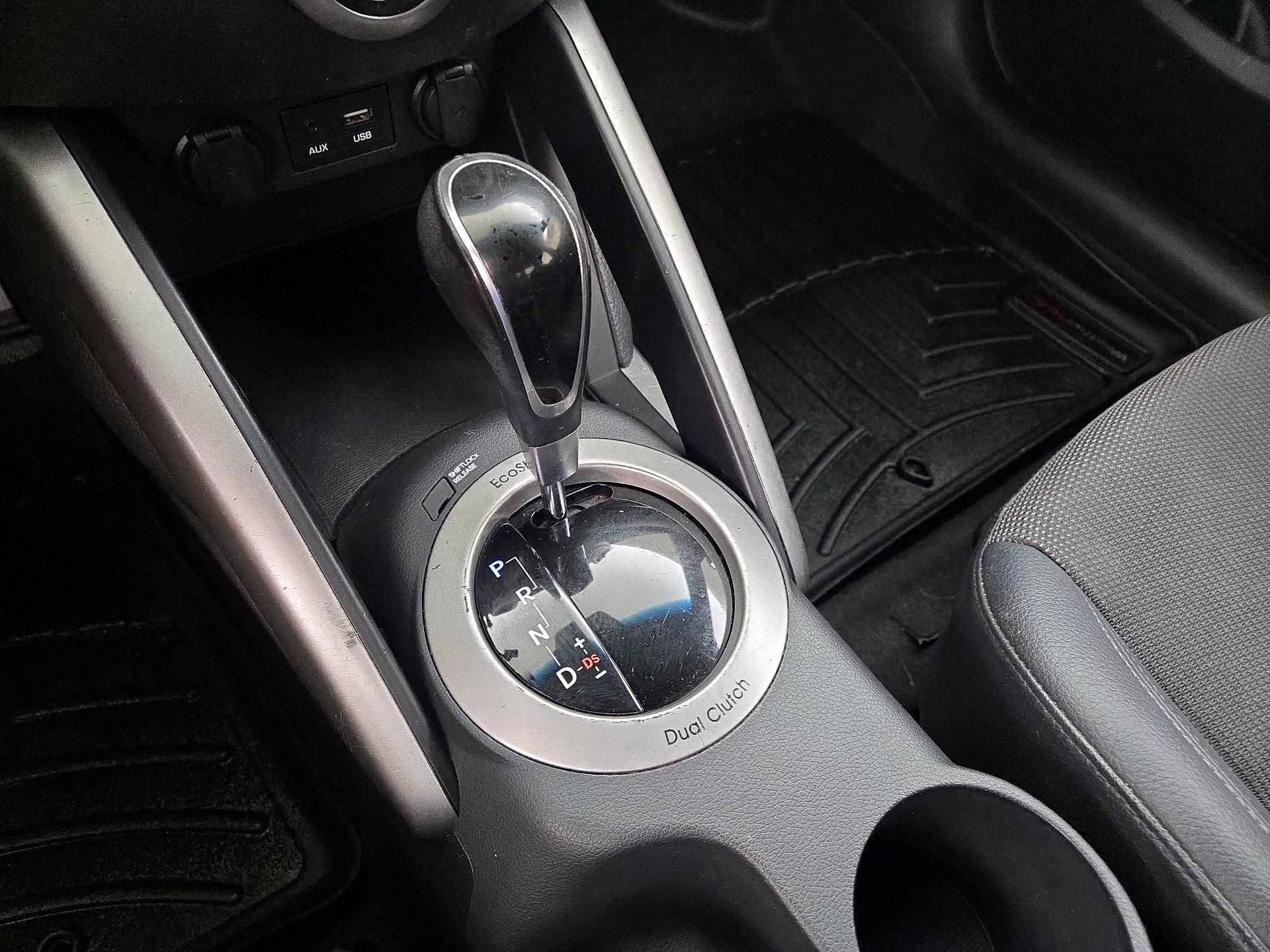 Thumbnail: 2016 Hyundai Veloster - 17