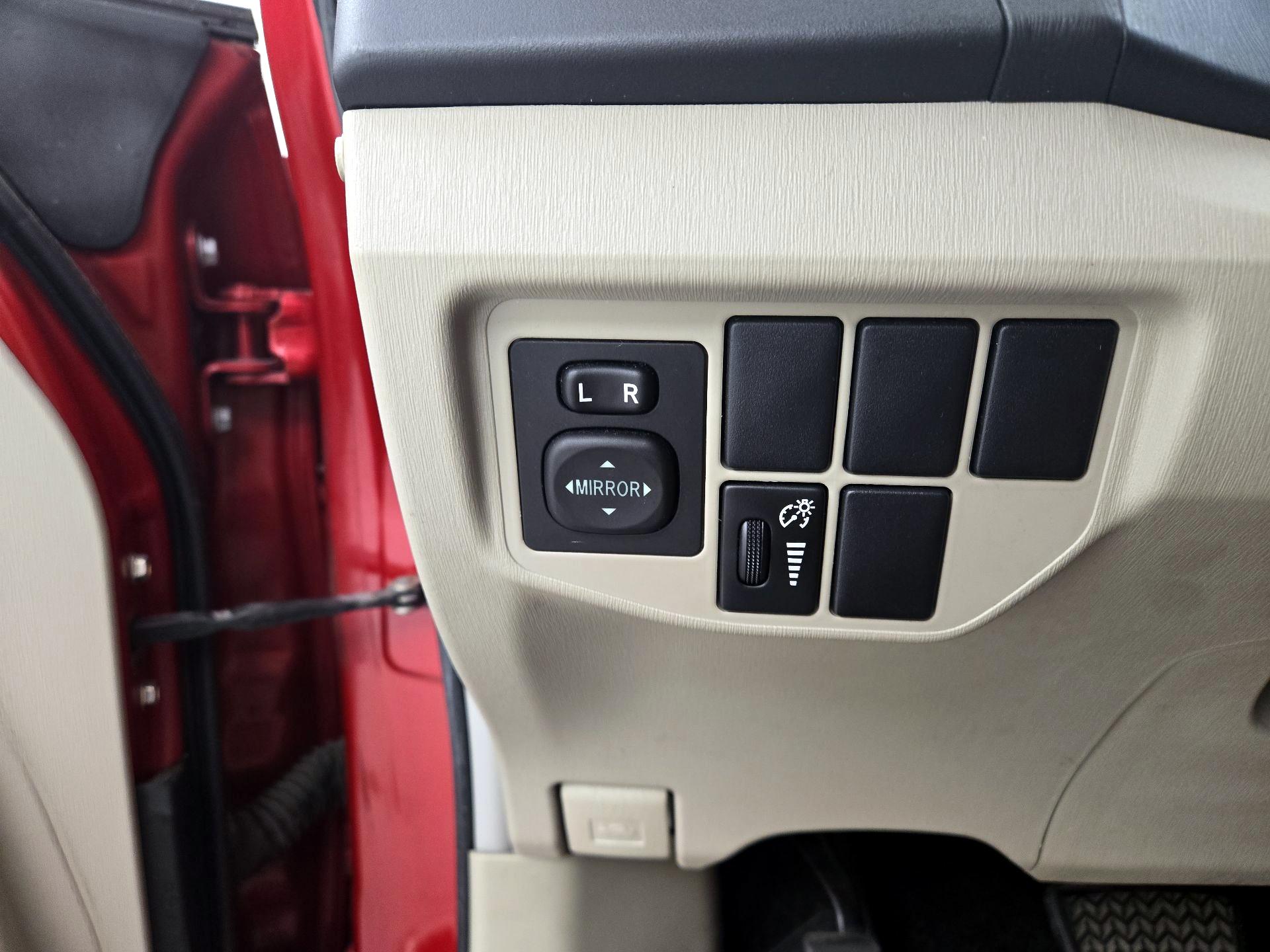 Thumbnail: 2014 Toyota Prius - 13