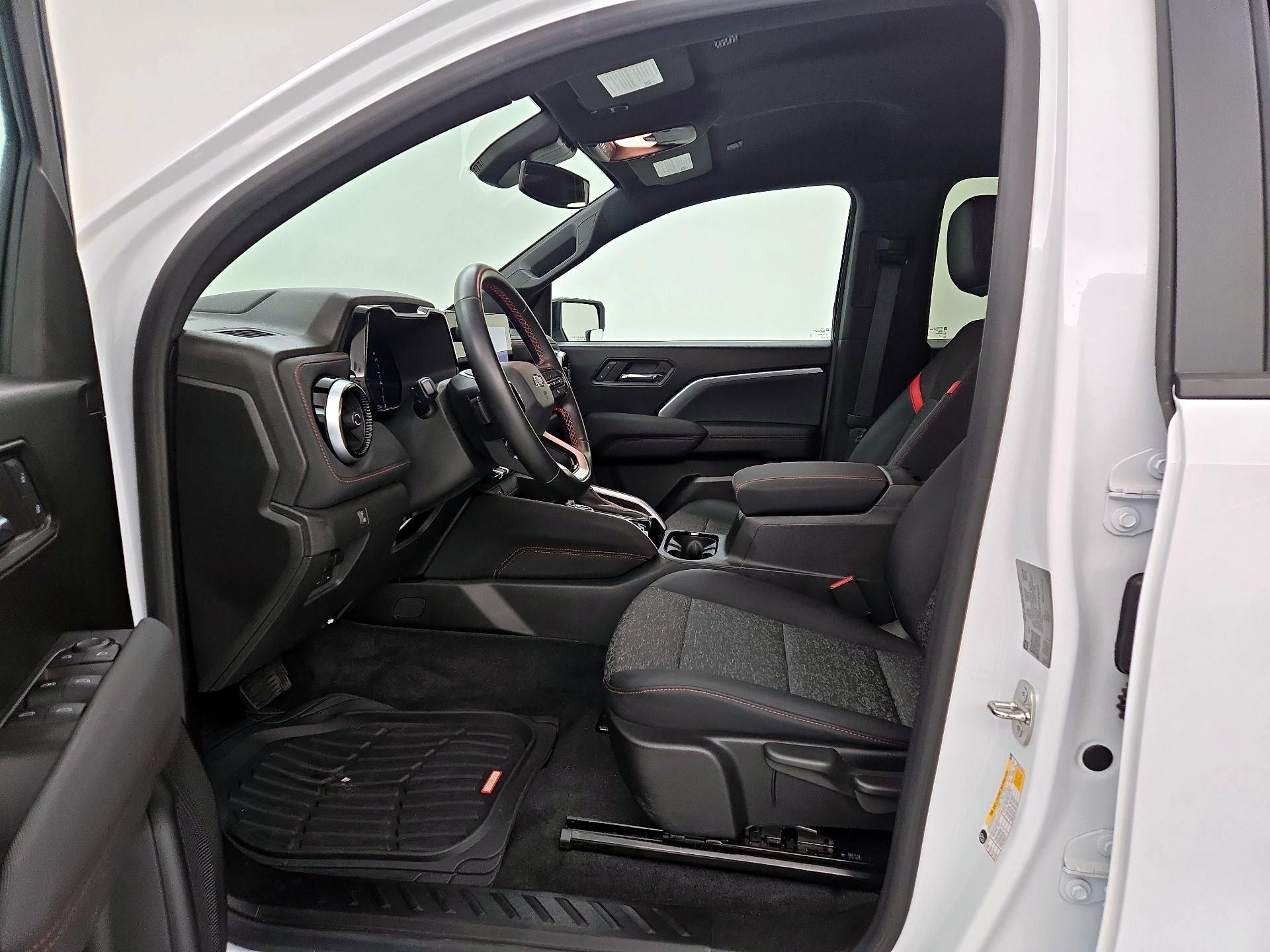 Thumbnail: 2023 Chevrolet Colorado - 11