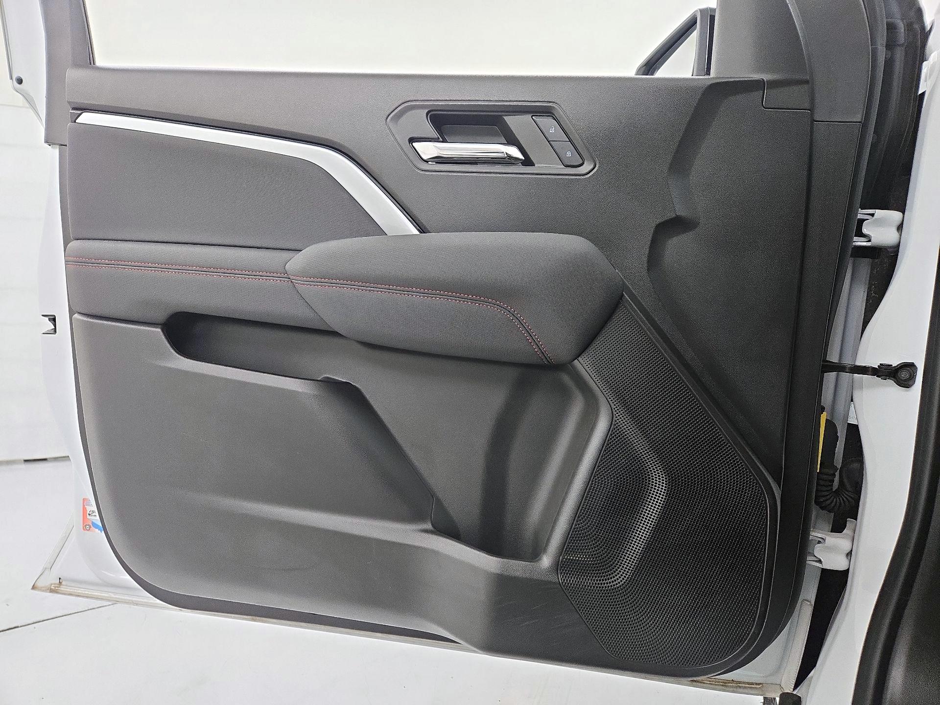 Thumbnail: 2023 Chevrolet Colorado - 12