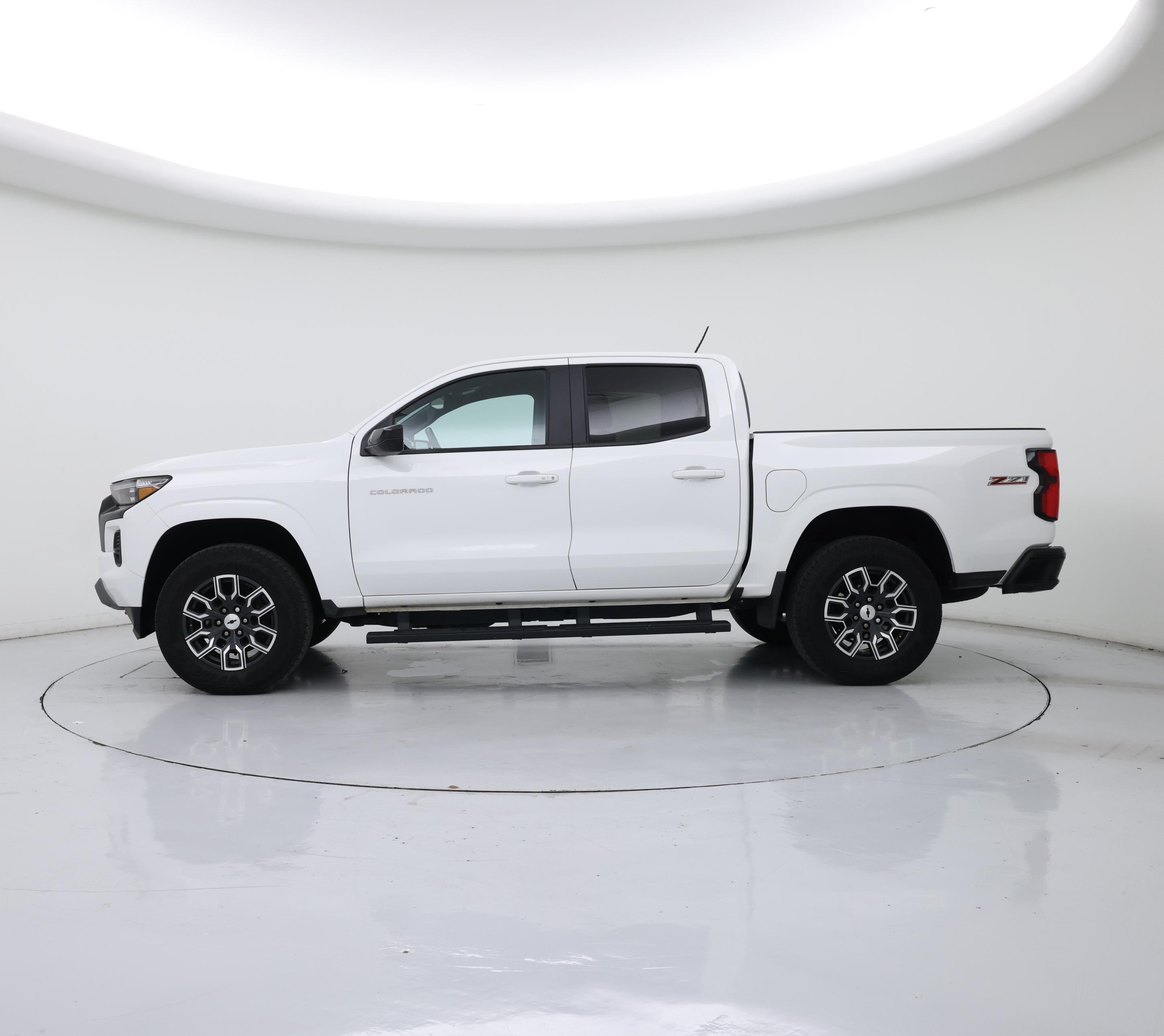Thumbnail: 2023 Chevrolet Colorado - 3