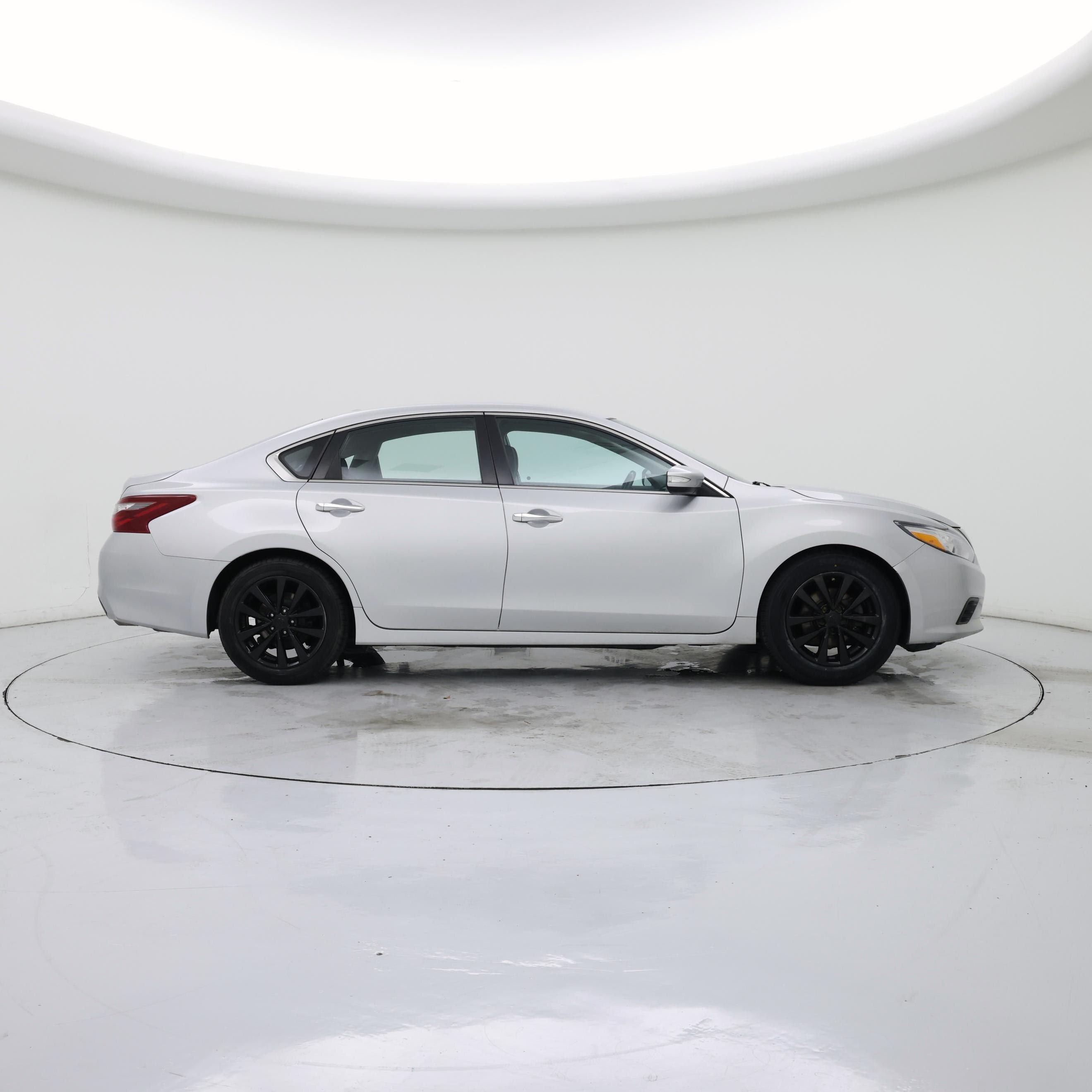 Thumbnail: 2018 Nissan Altima - 7
