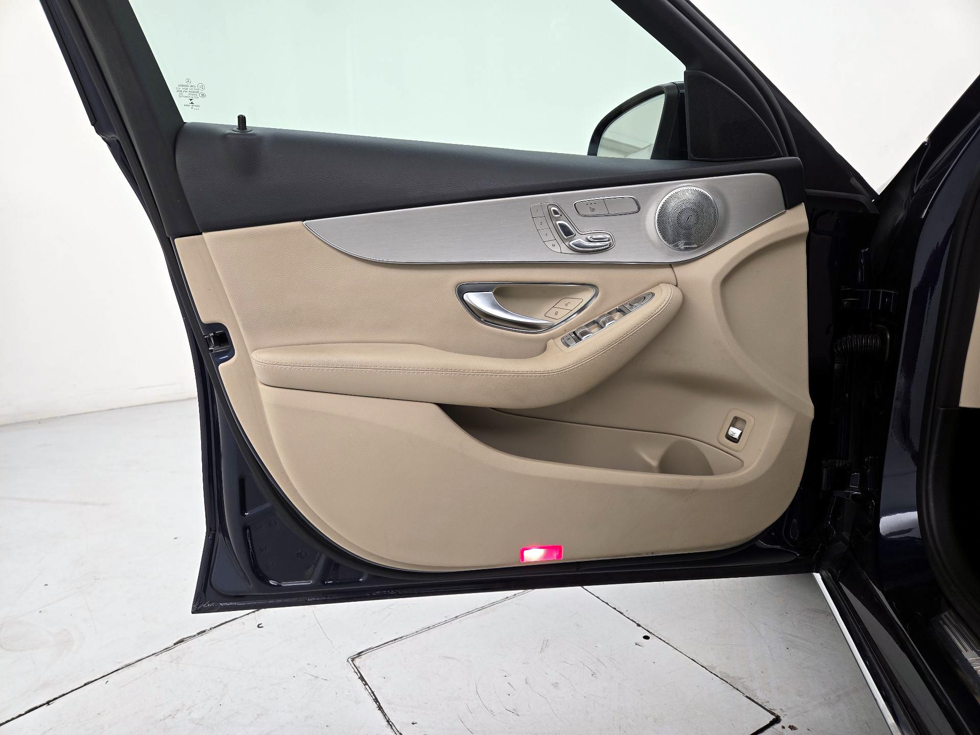 Thumbnail: 2016 Mercedes-Benz C-Class - 12