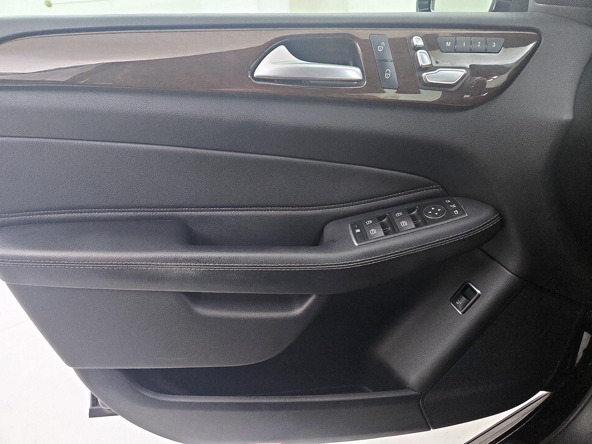 Thumbnail: 2016 Mercedes-Benz GLE - 12