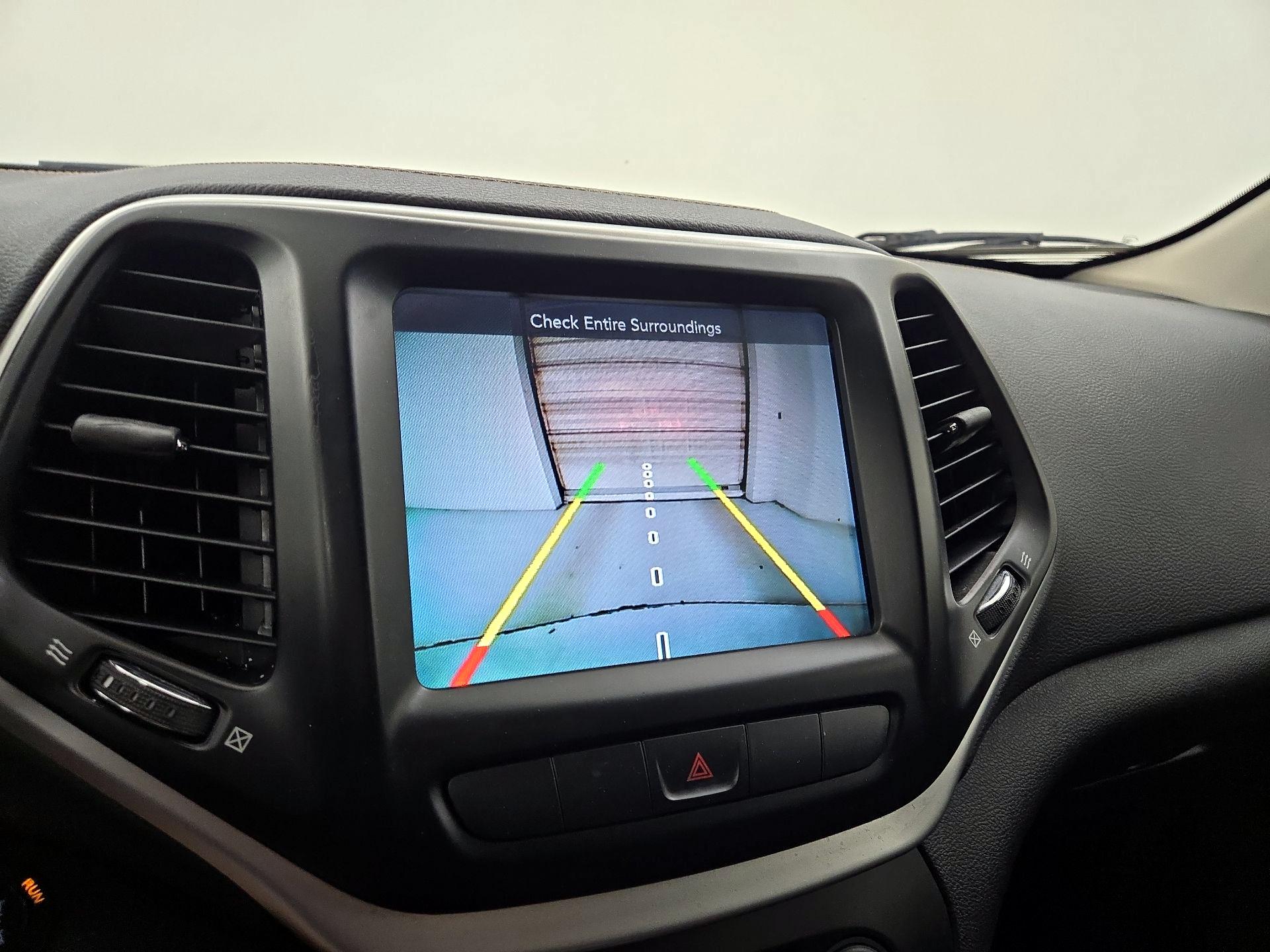 Thumbnail: 2016 Jeep Cherokee - 15