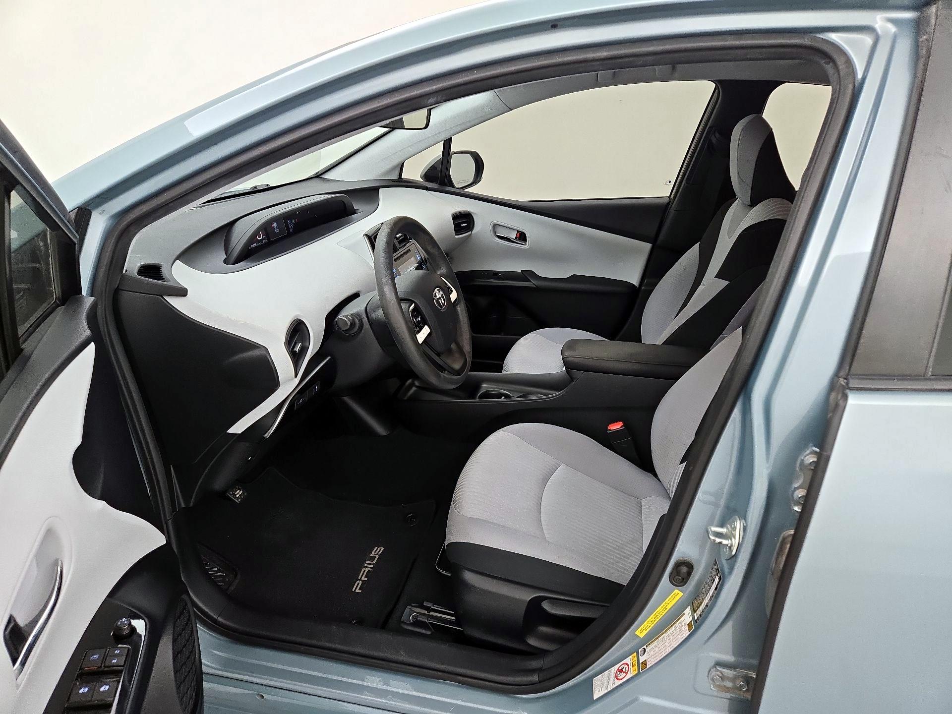 Thumbnail: 2016 Toyota Prius - 11