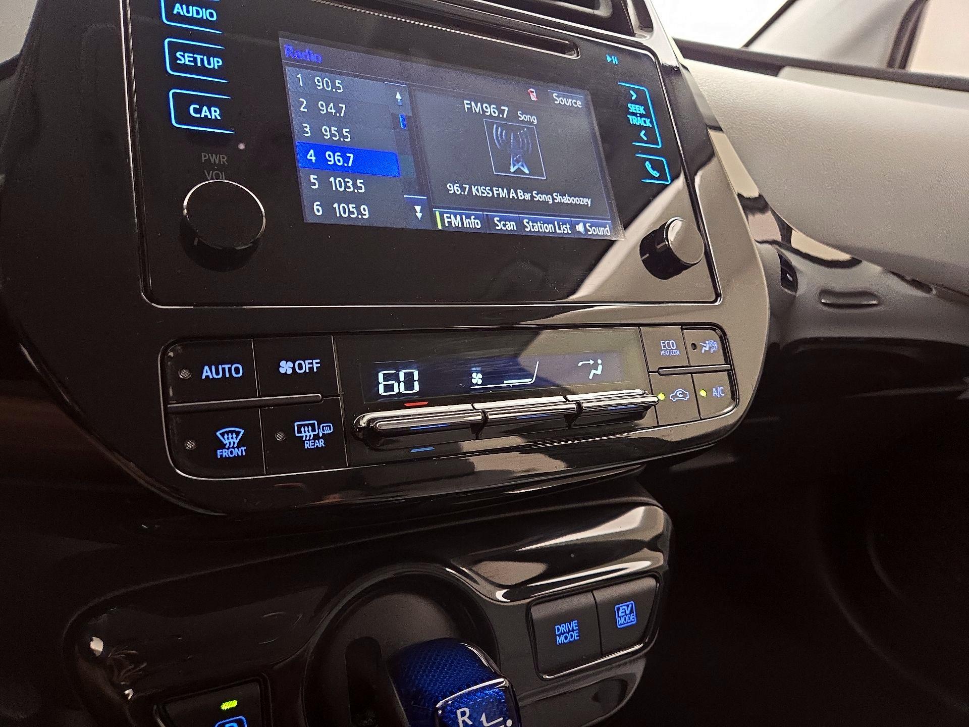 Thumbnail: 2016 Toyota Prius - 16
