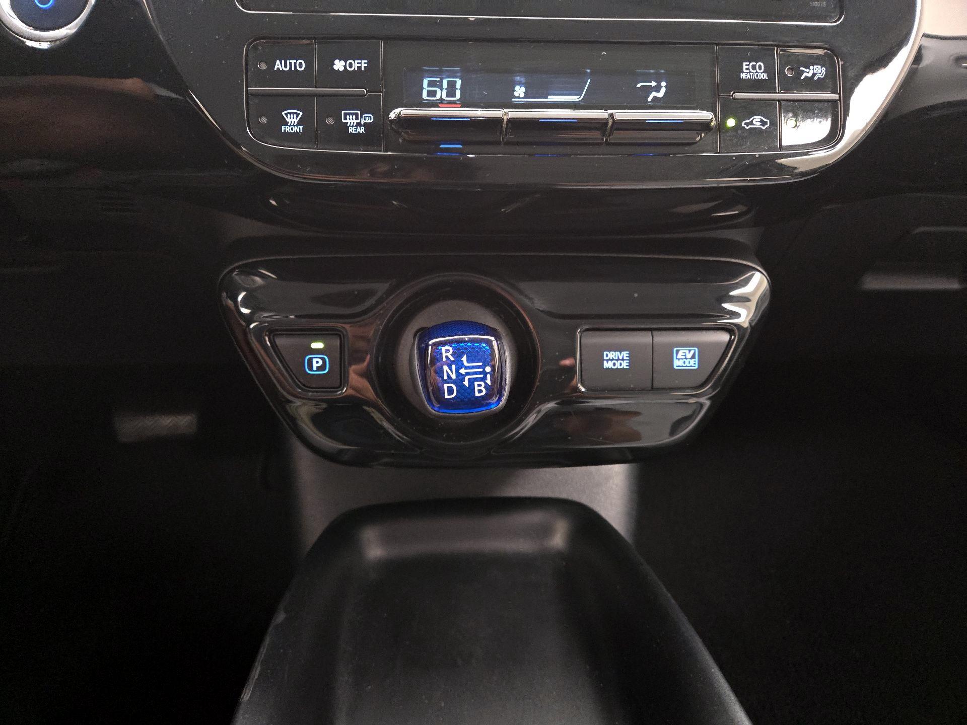 Thumbnail: 2016 Toyota Prius - 17