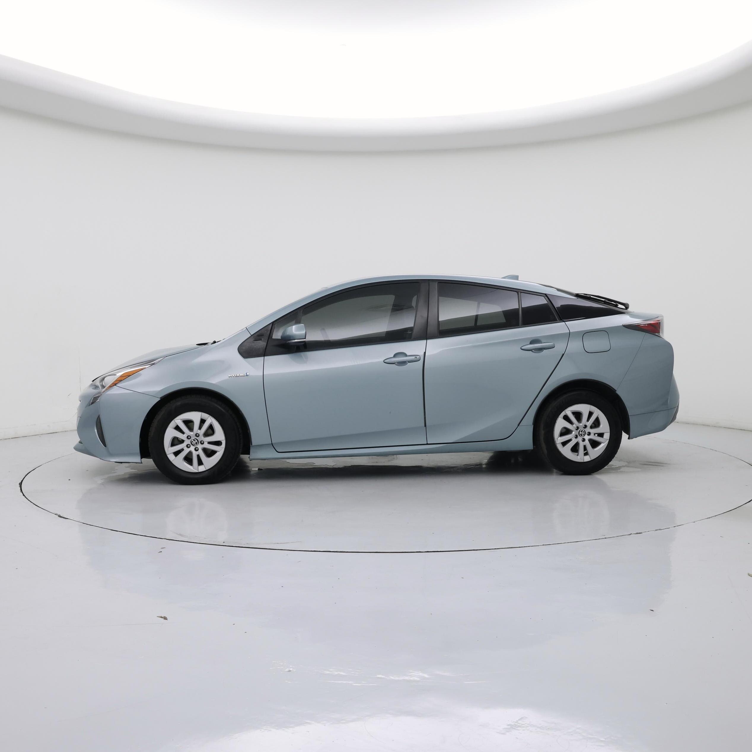 Thumbnail: 2016 Toyota Prius - 3