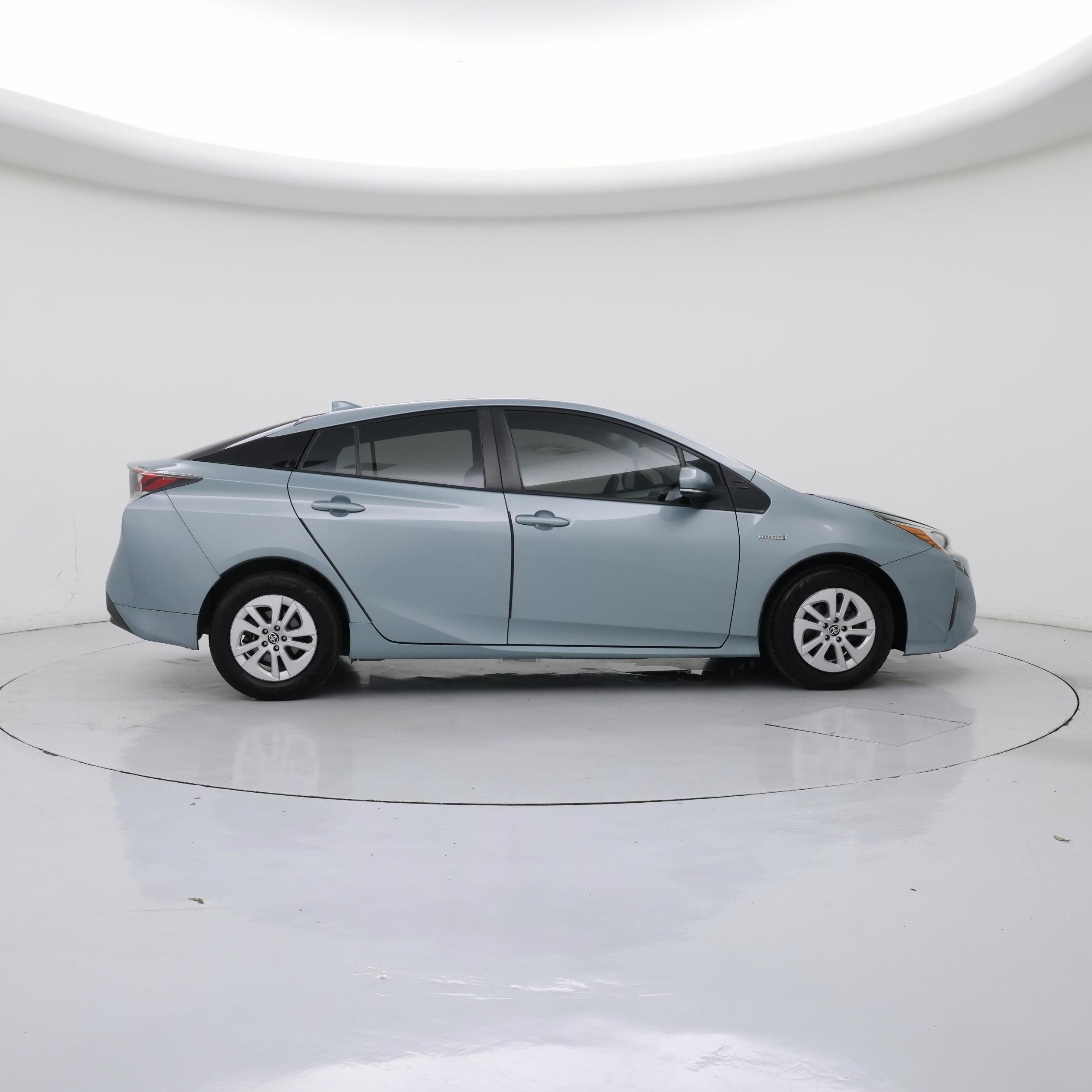Thumbnail: 2016 Toyota Prius - 7