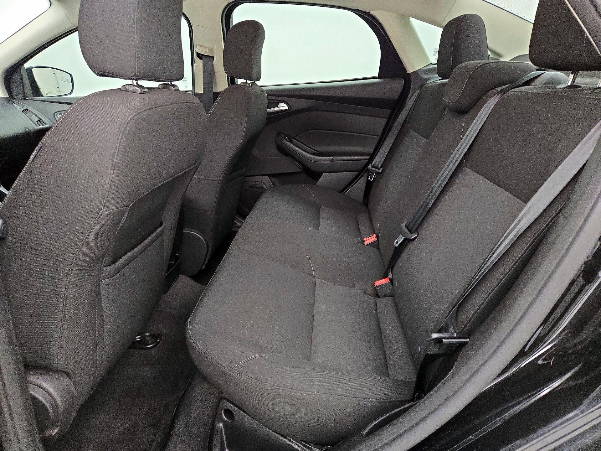 Thumbnail: 2015 Ford Focus - 18