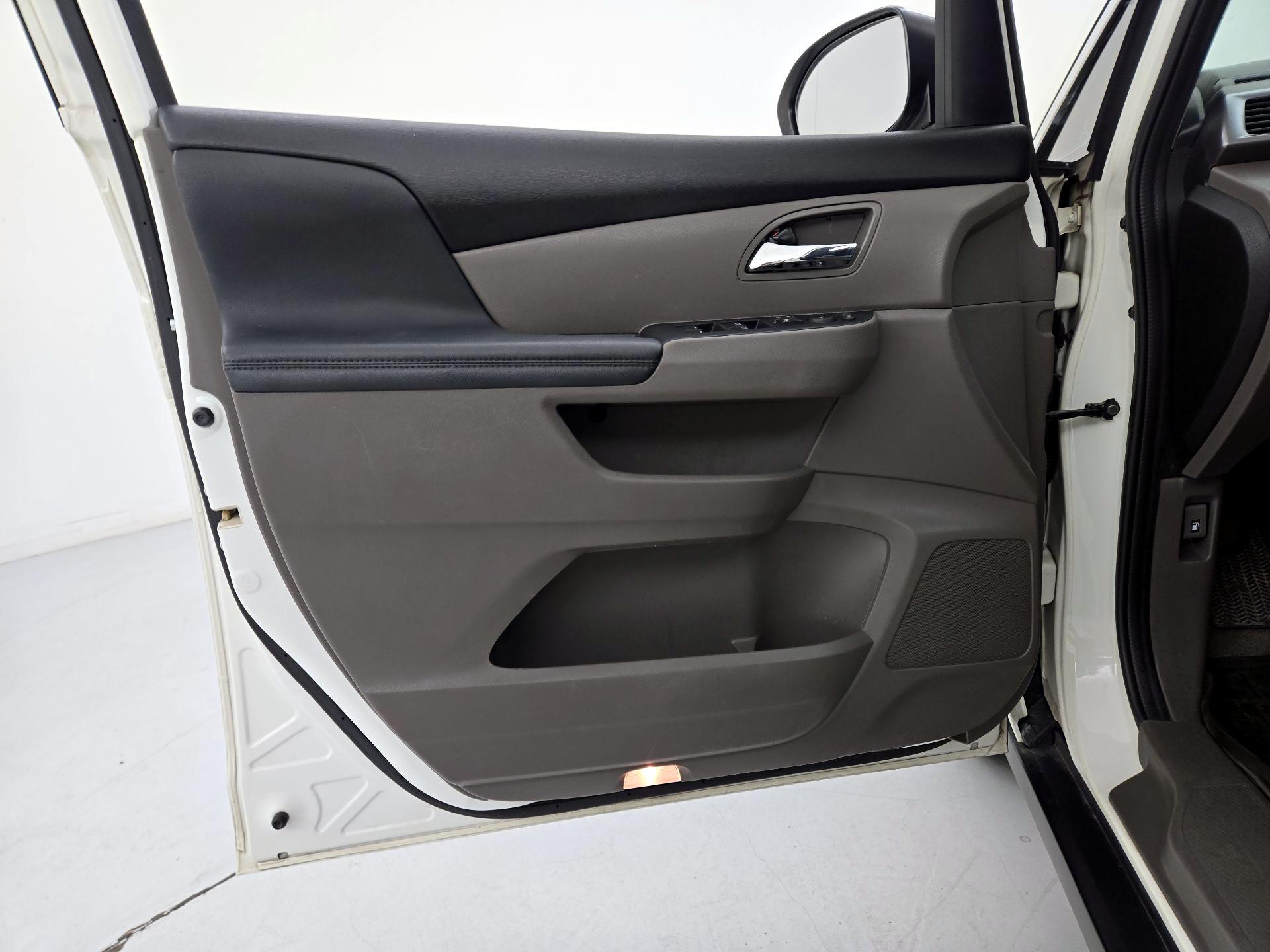 Thumbnail: 2015 Honda Odyssey - 12