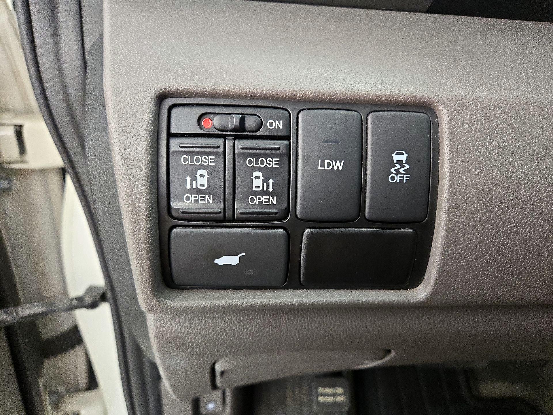 Thumbnail: 2015 Honda Odyssey - 13