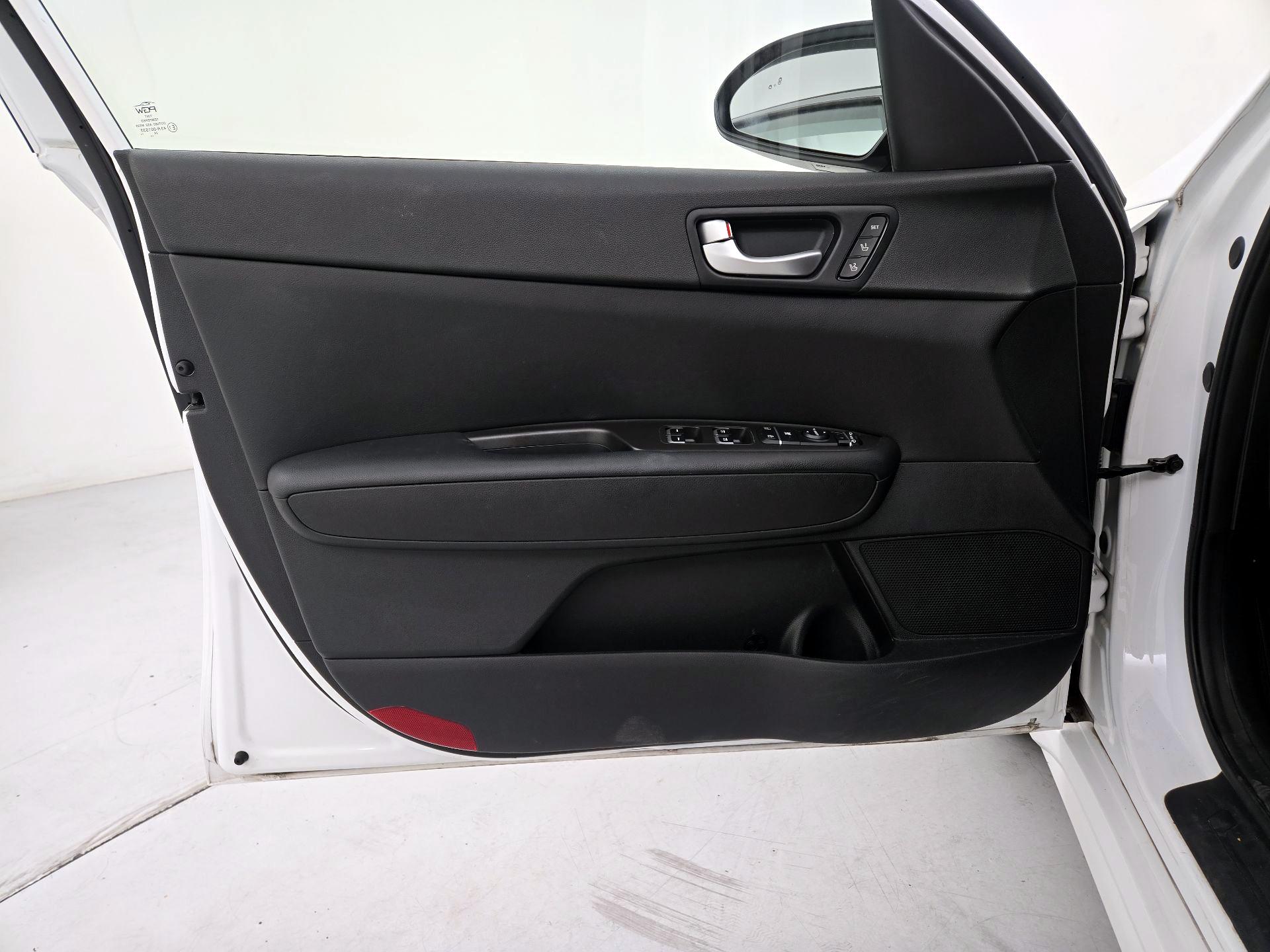 Thumbnail: 2016 Kia Optima - 12