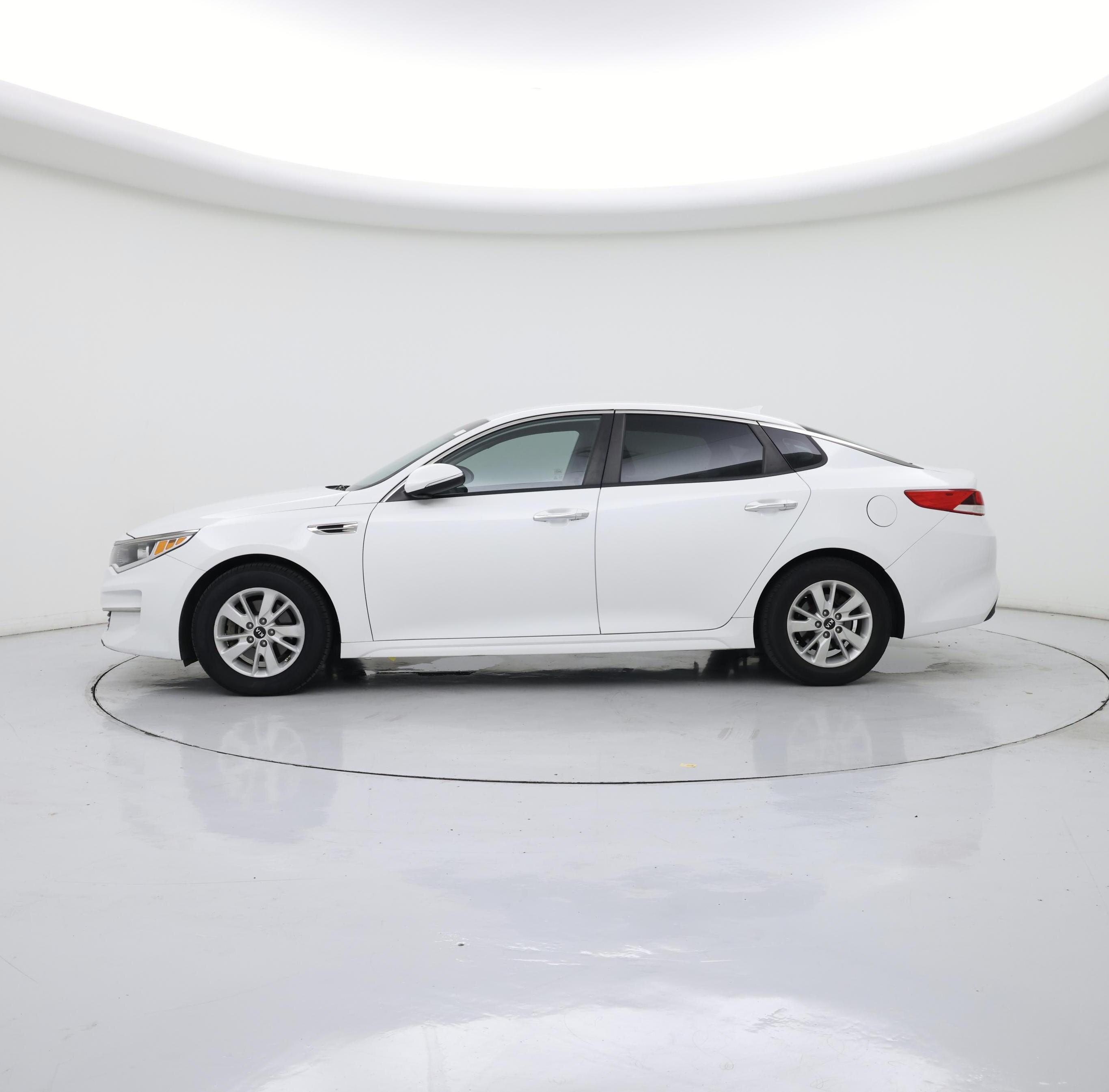 Thumbnail: 2016 Kia Optima - 3