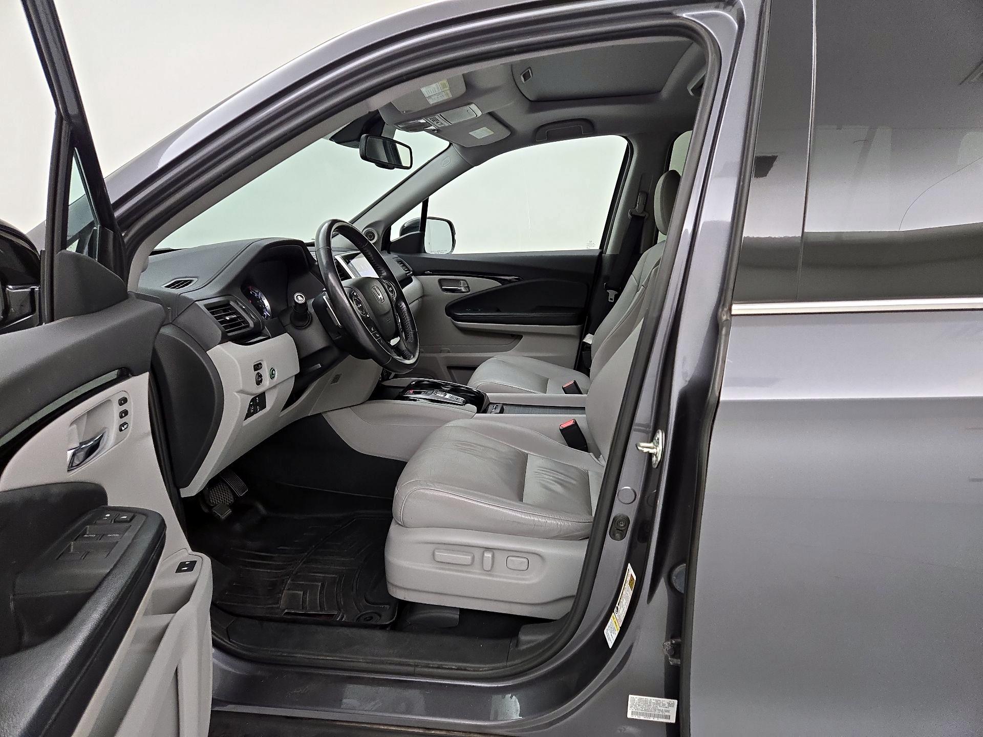 Thumbnail: 2016 Honda Pilot - 11