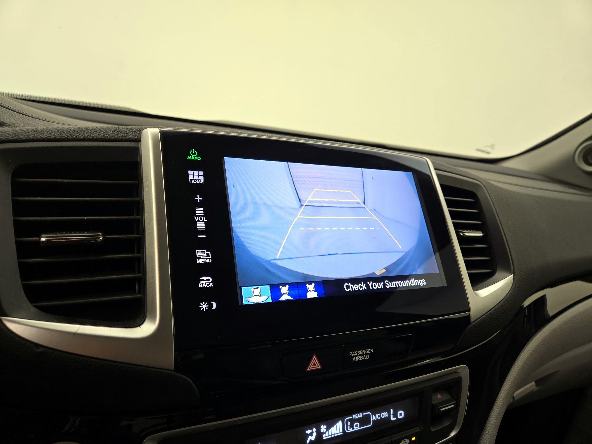 Thumbnail: 2016 Honda Pilot - 14