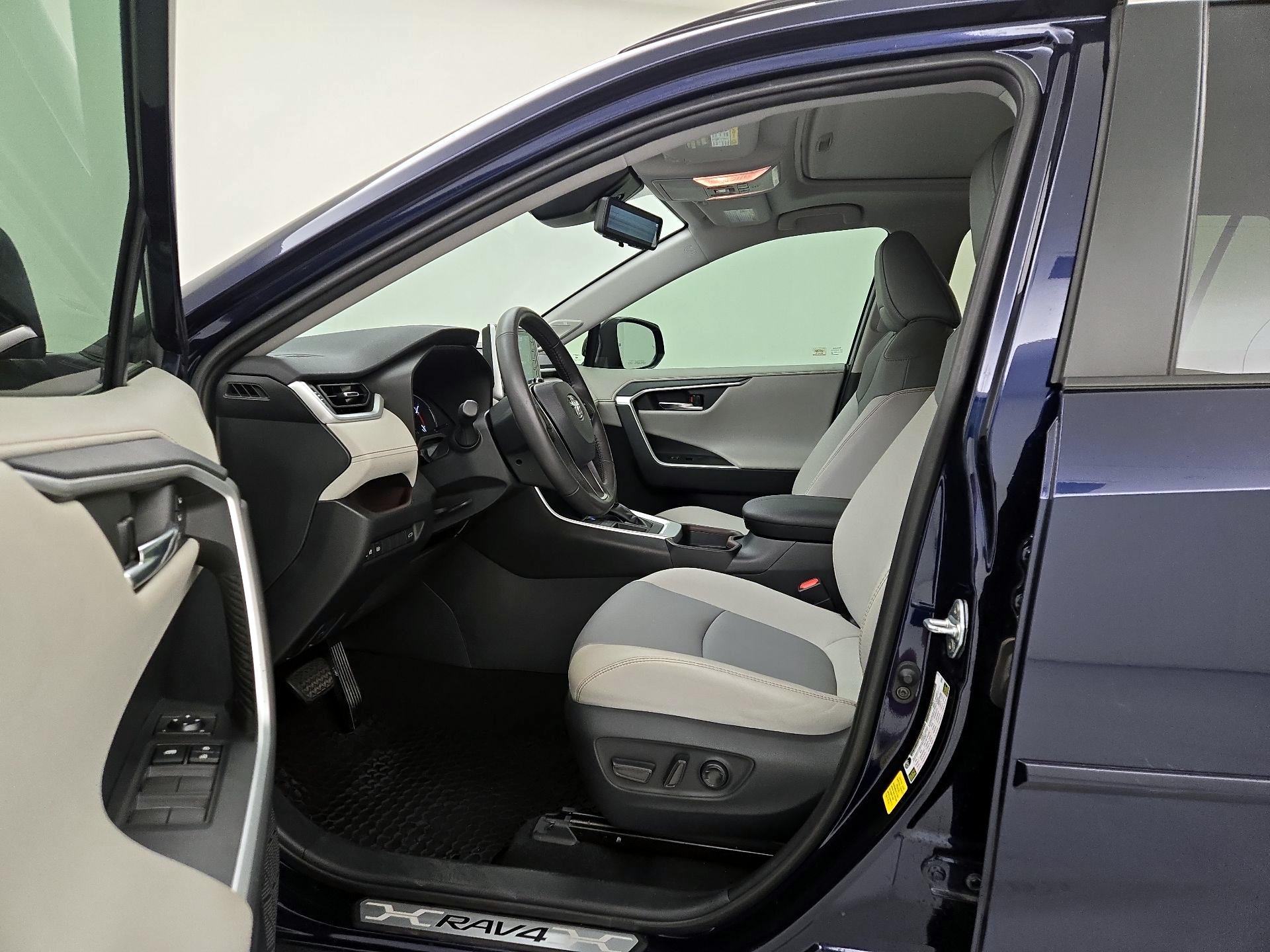 Thumbnail: 2019 Toyota RAV4 - 11