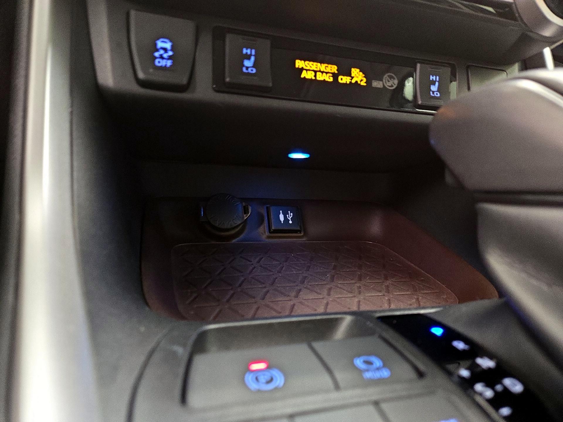 Thumbnail: 2019 Toyota RAV4 - 18