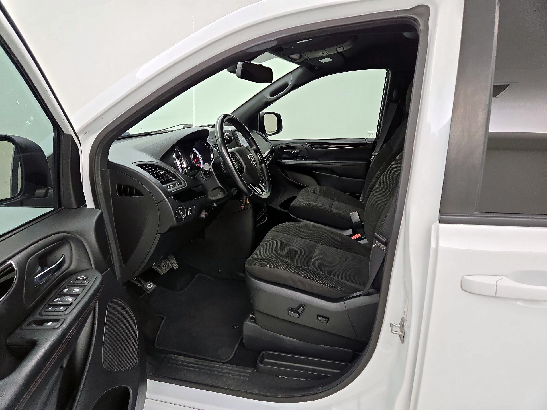 Thumbnail: 2020 Dodge Grand Caravan - 11