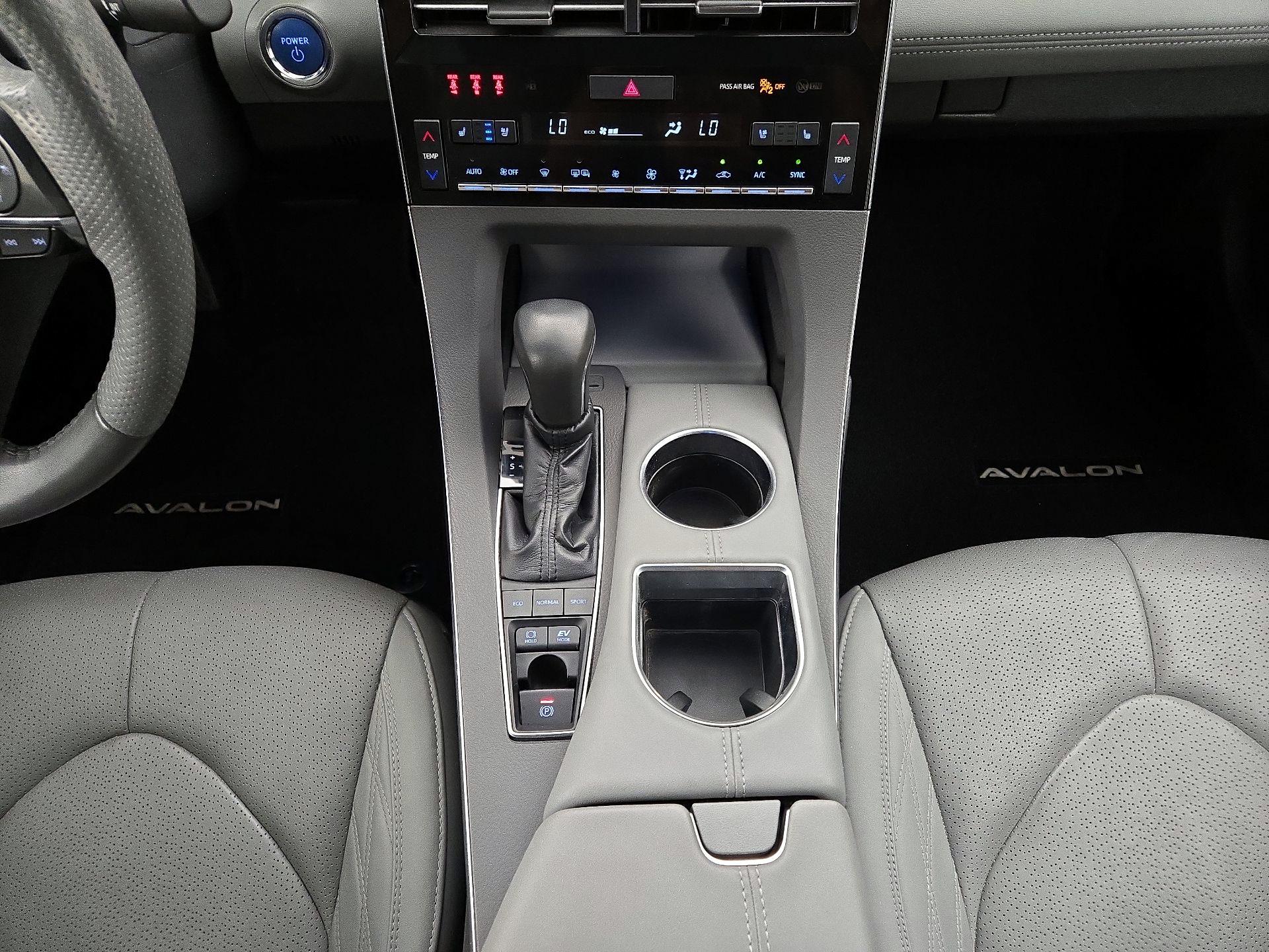 Thumbnail: 2019 Toyota Avalon - 18