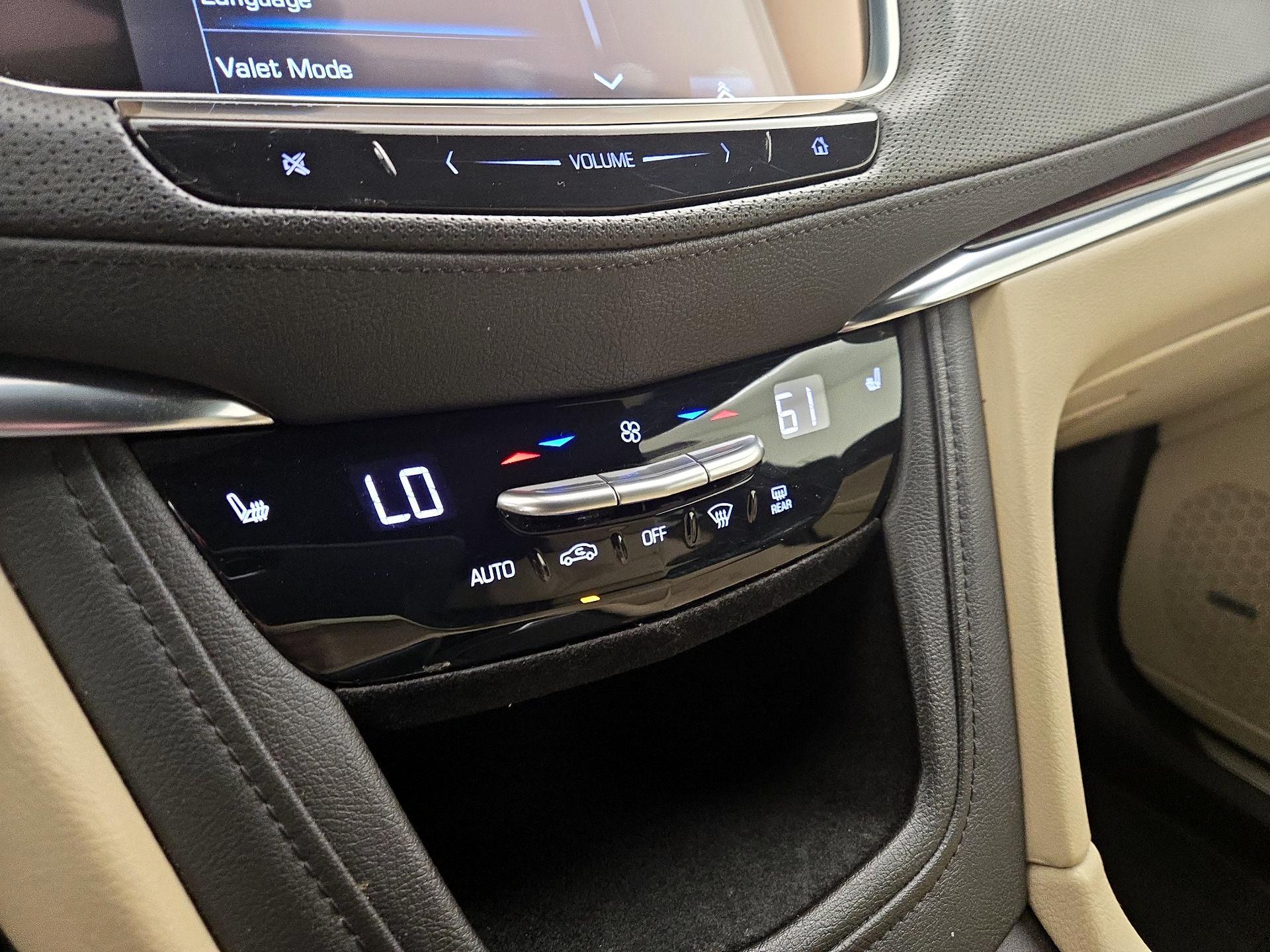 Thumbnail: 2018 Cadillac XT5 - 17