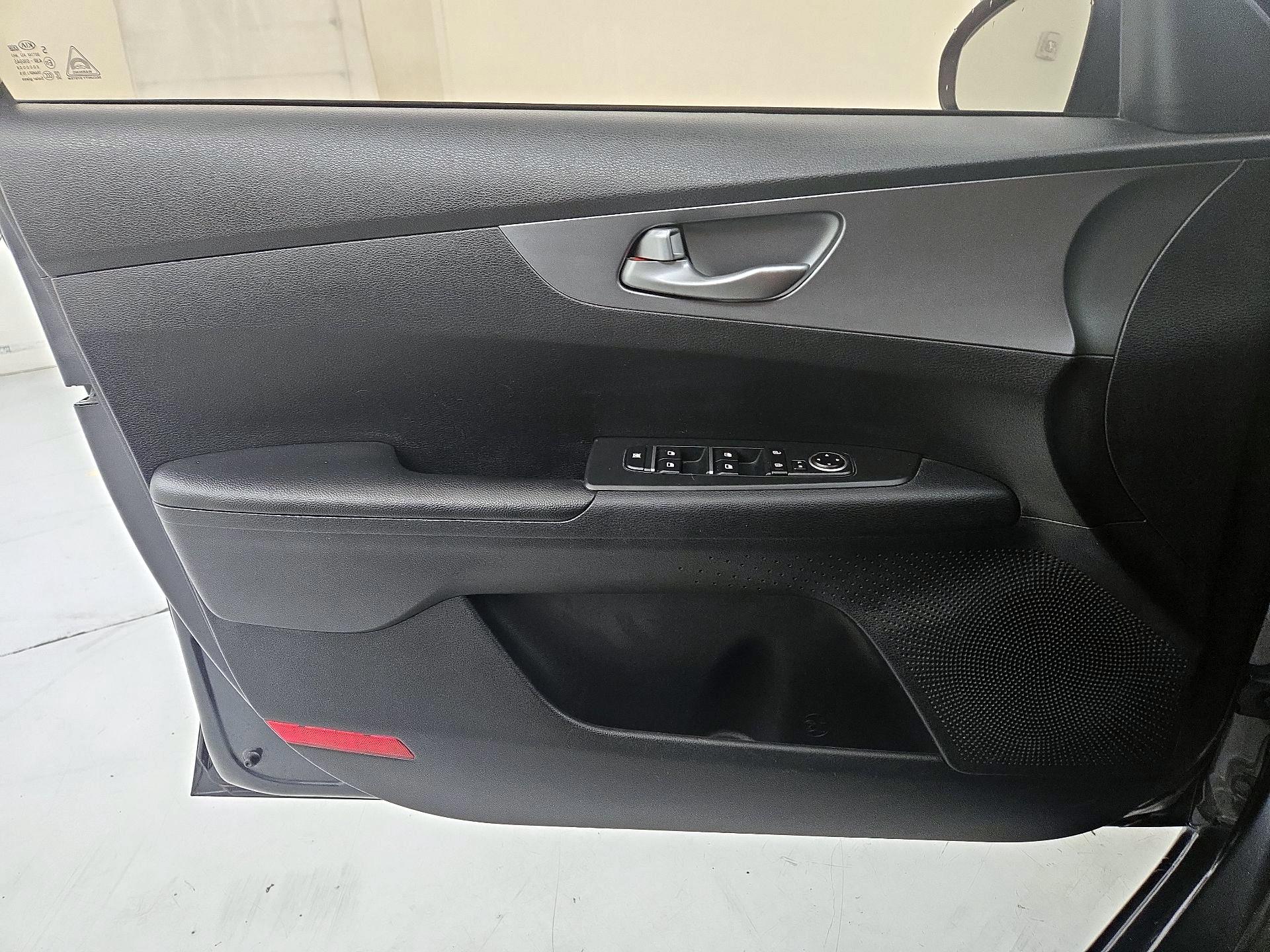 Thumbnail: 2019 Kia Forte - 12