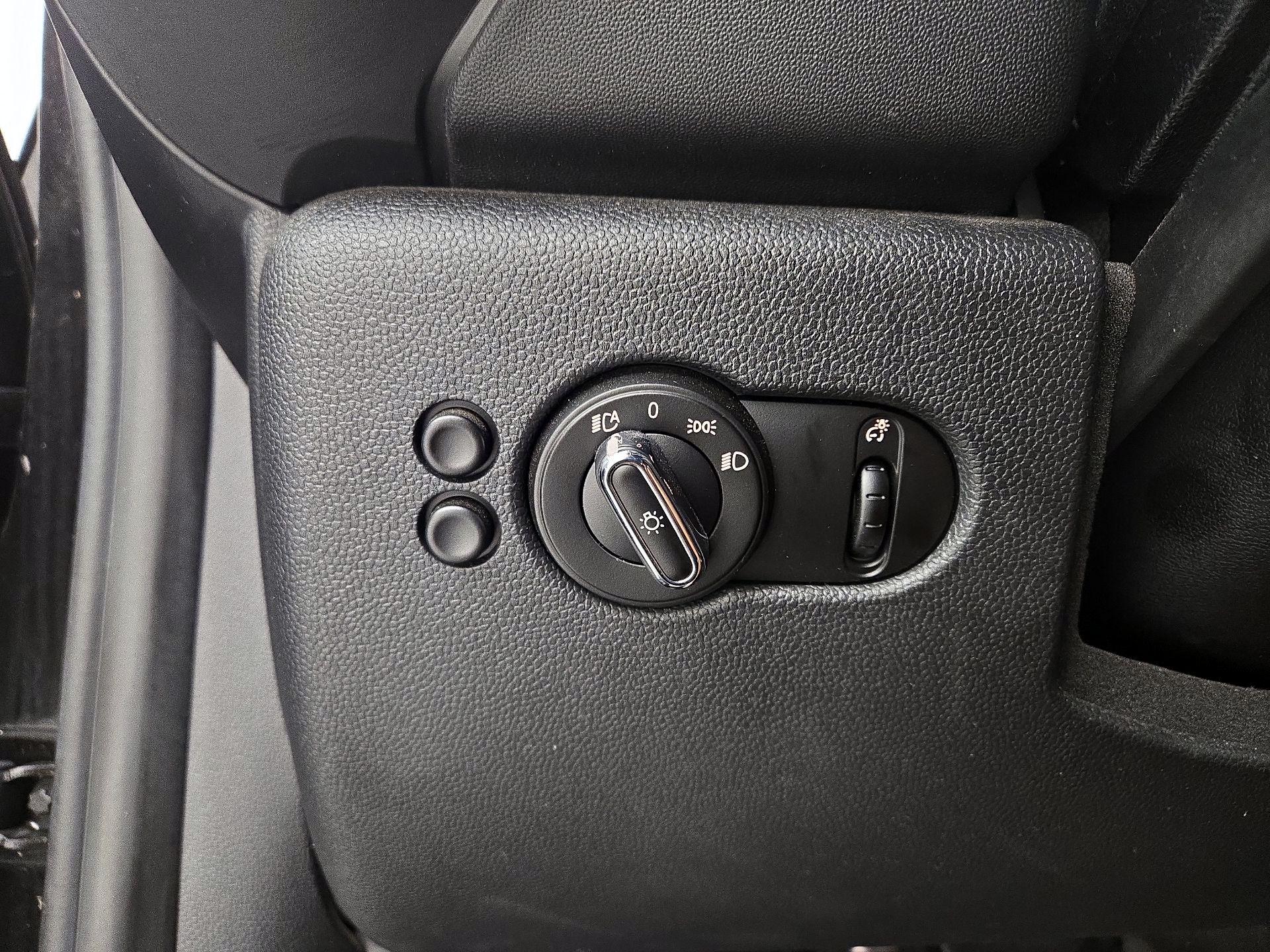 Thumbnail: 2020 MINI Cooper Hardtop - 13