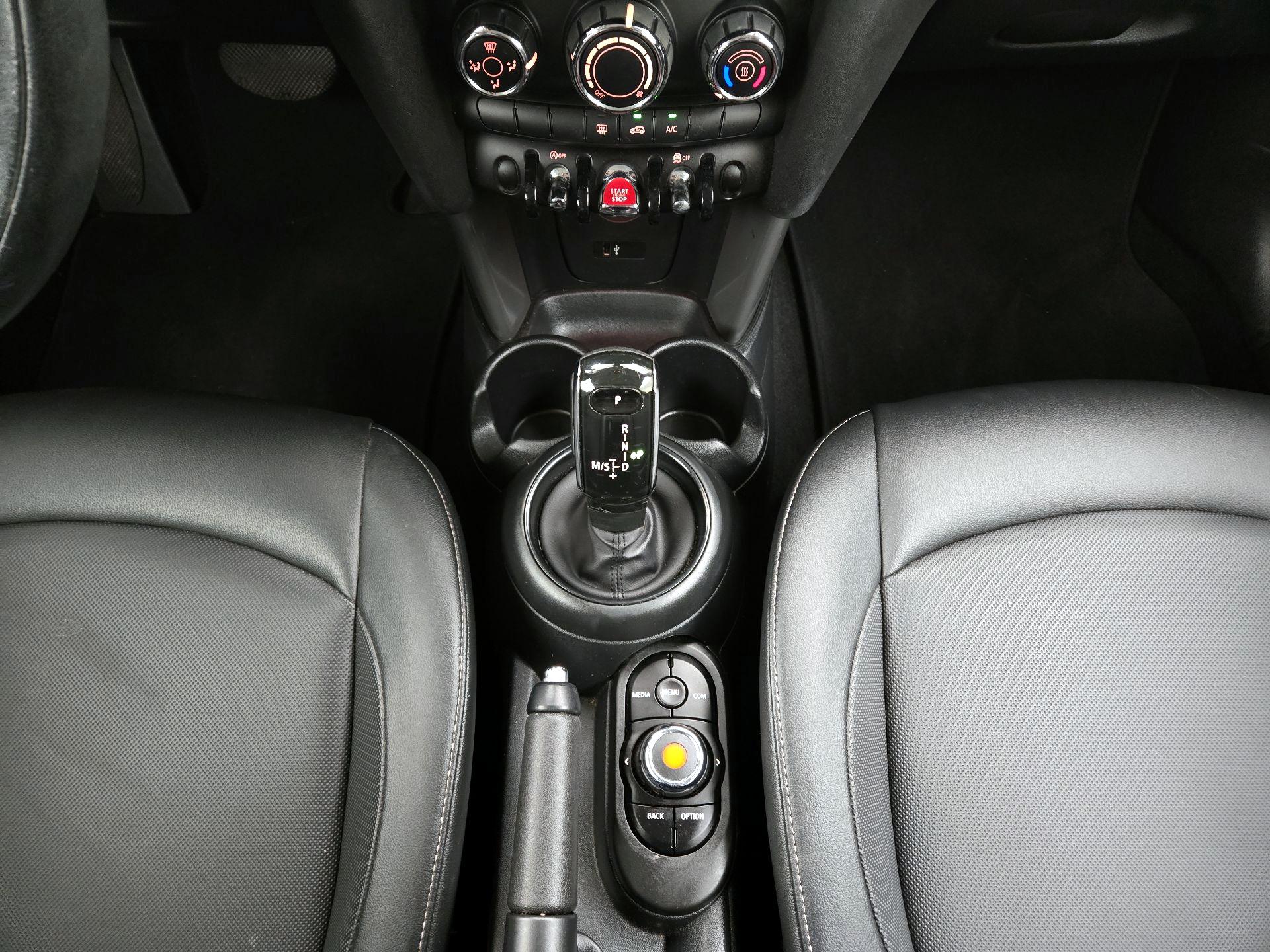 Thumbnail: 2020 MINI Cooper Hardtop - 17