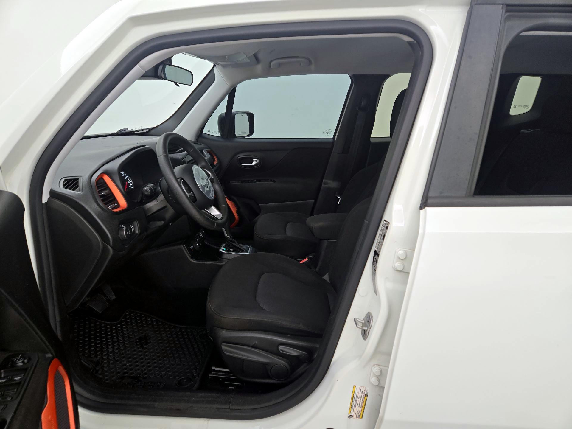 Thumbnail: 2018 Jeep Renegade - 11