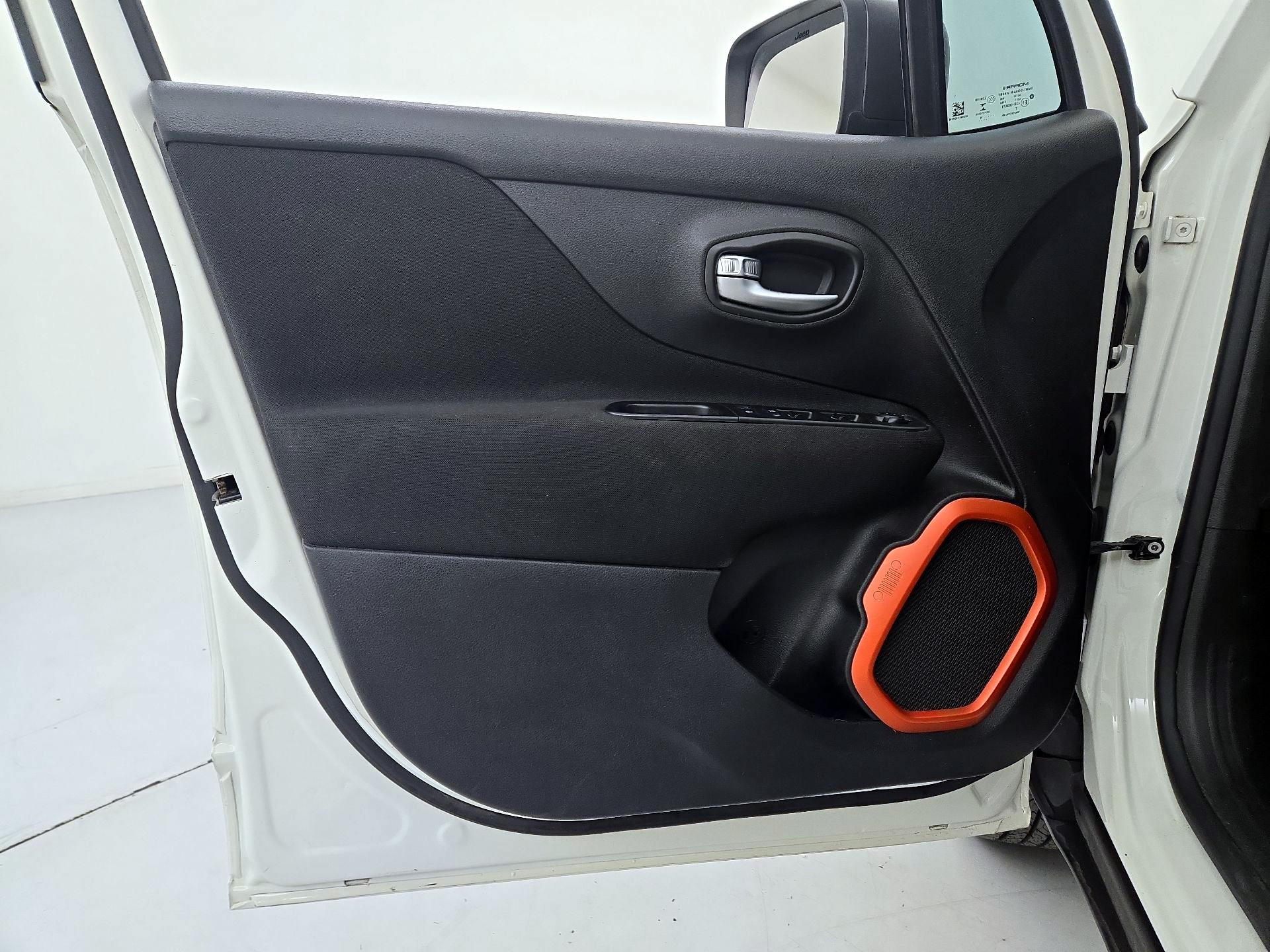 Thumbnail: 2018 Jeep Renegade - 12