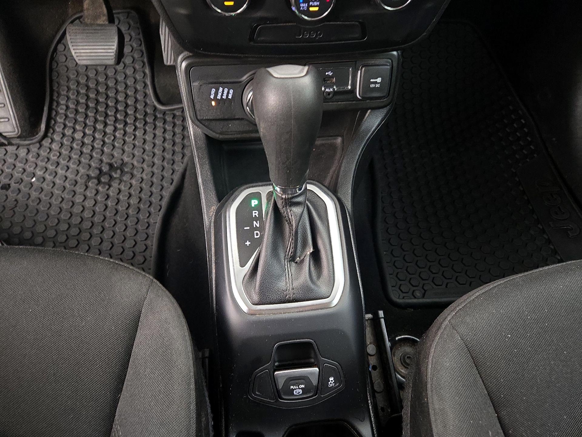 Thumbnail: 2018 Jeep Renegade - 17