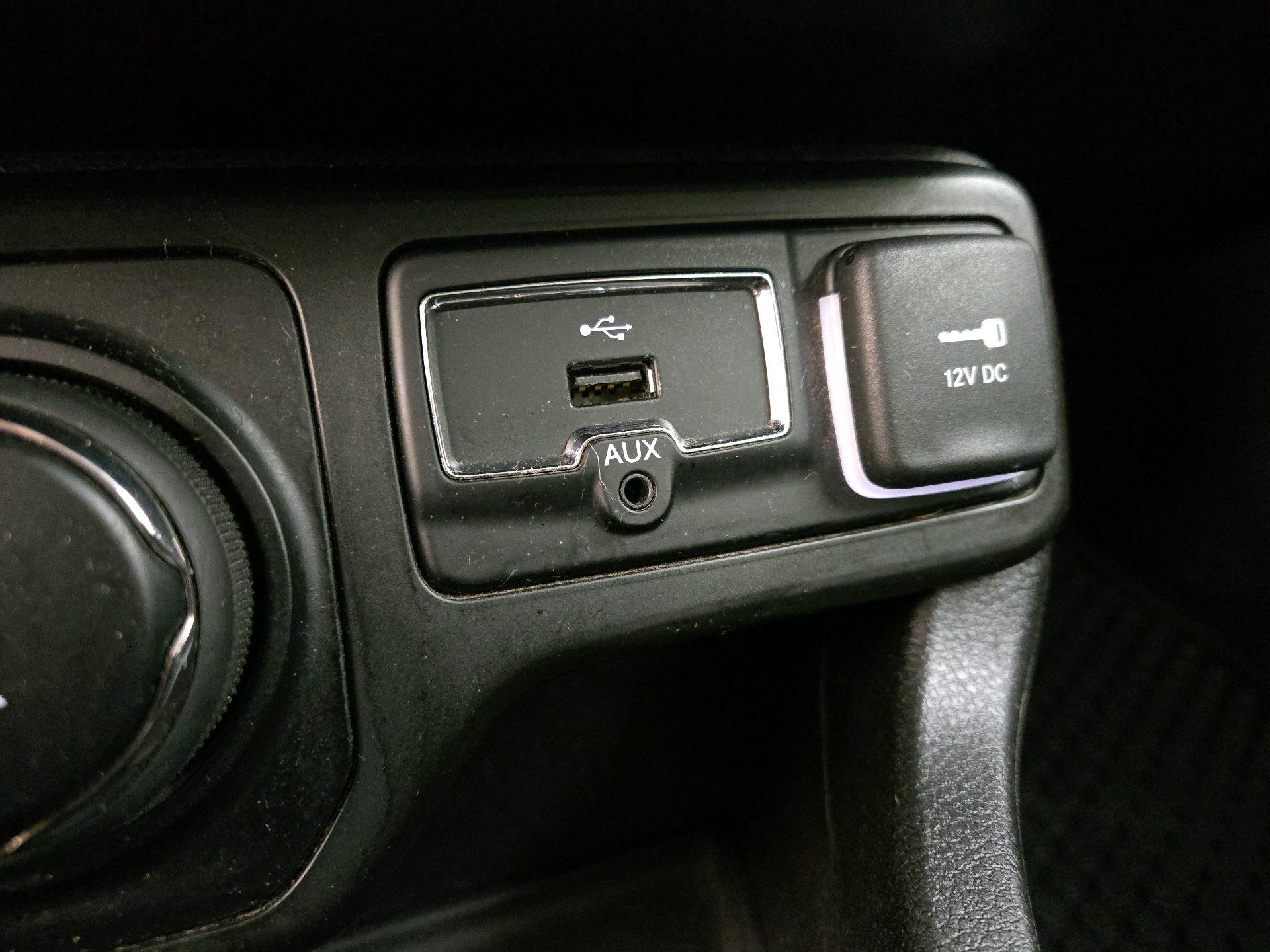 Thumbnail: 2018 Jeep Renegade - 18