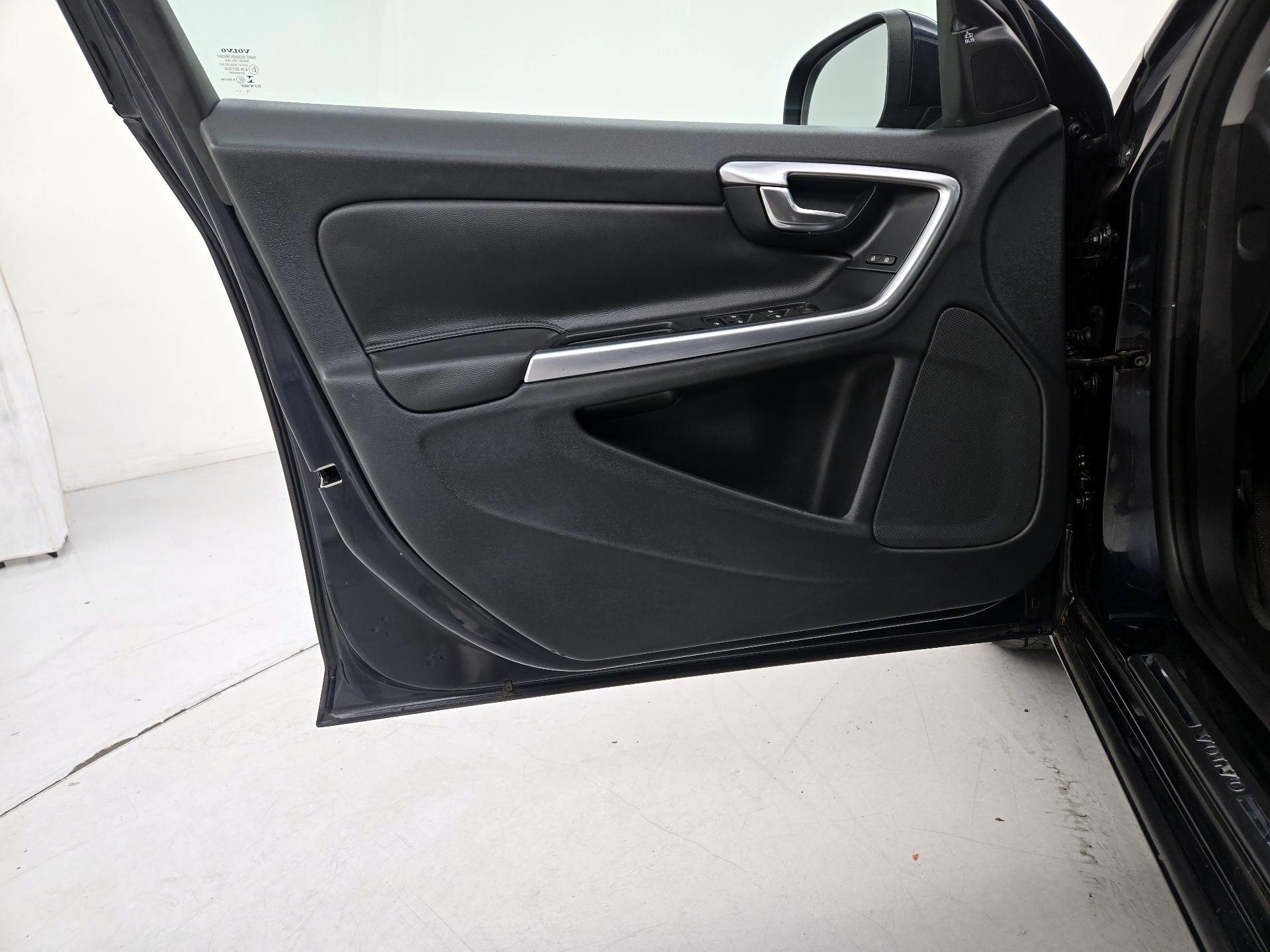 Thumbnail: 2016 Volvo S60 - 12
