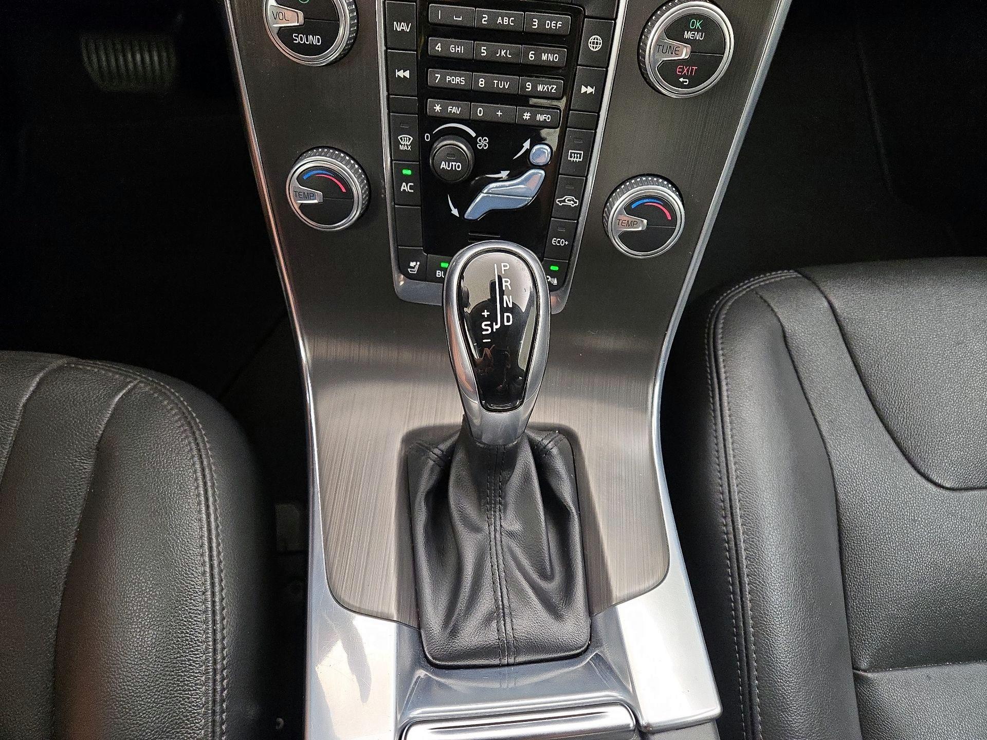 Thumbnail: 2016 Volvo S60 - 16