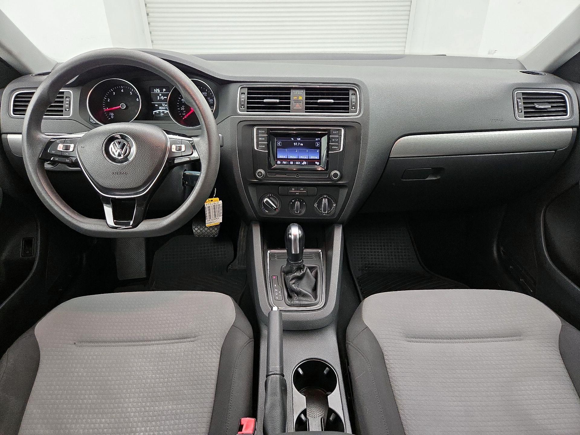 Thumbnail: 2017 Volkswagen Jetta - 9