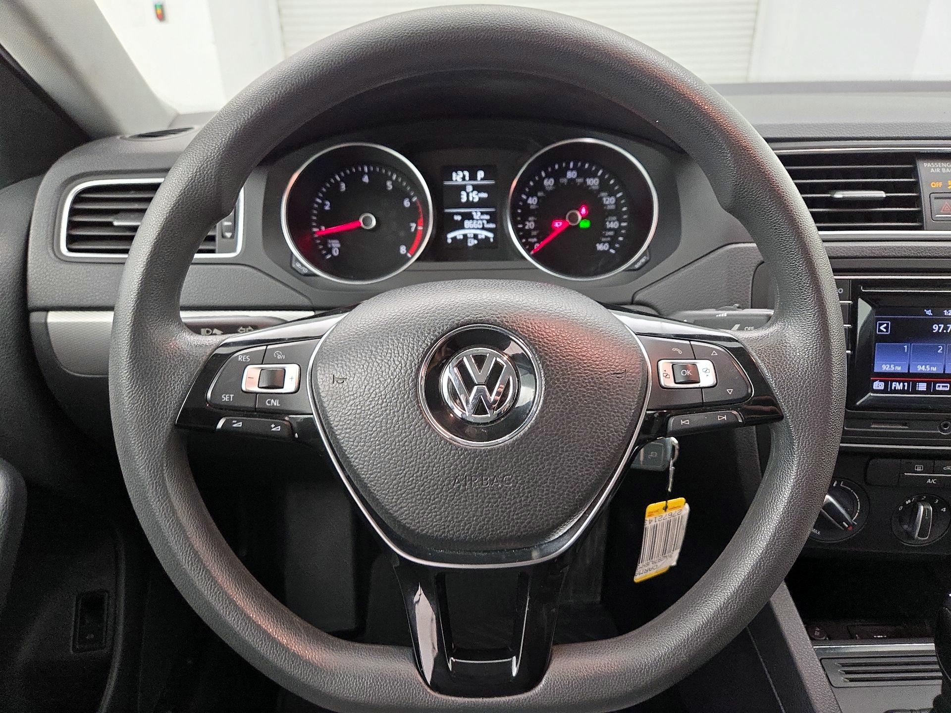 Thumbnail: 2017 Volkswagen Jetta - 10