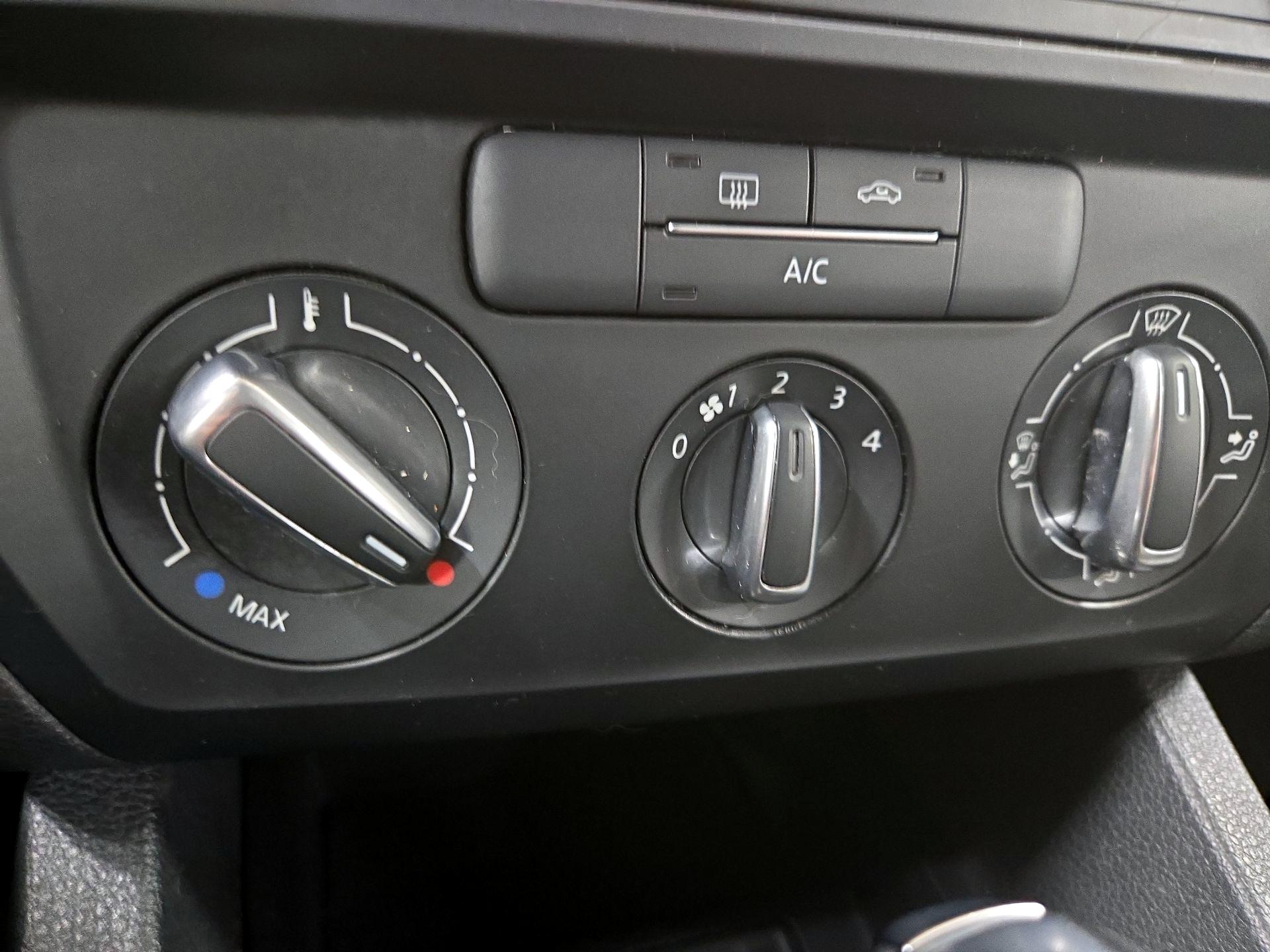 Thumbnail: 2017 Volkswagen Jetta - 15