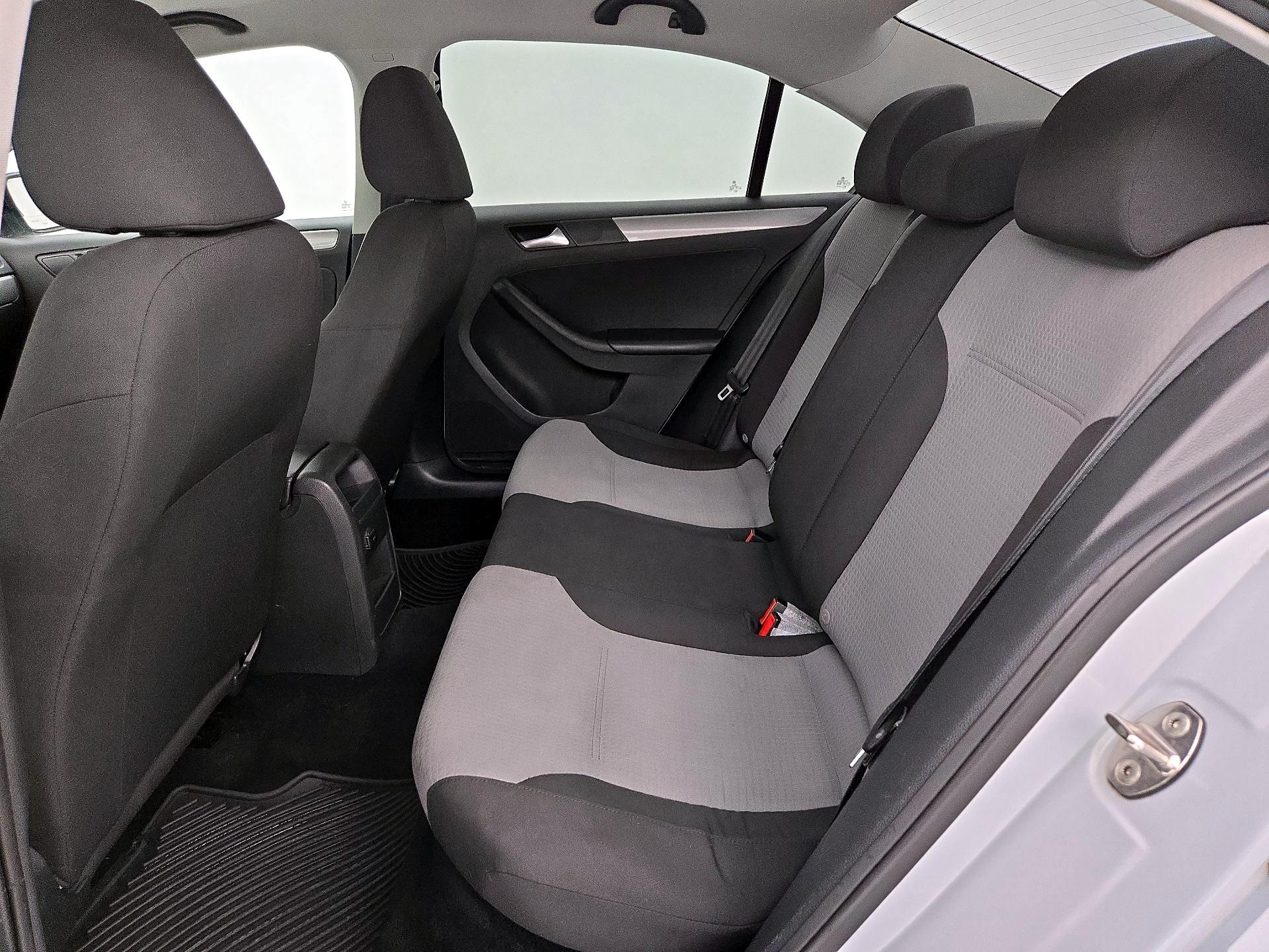 Thumbnail: 2017 Volkswagen Jetta - 17