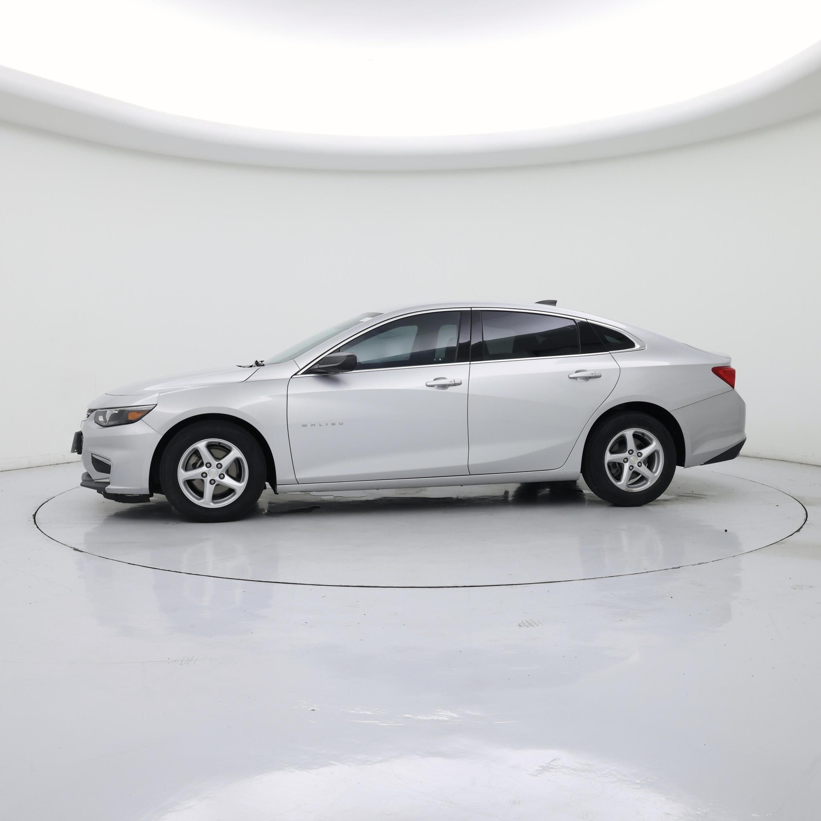 Thumbnail: 2018 Chevrolet Malibu - 3