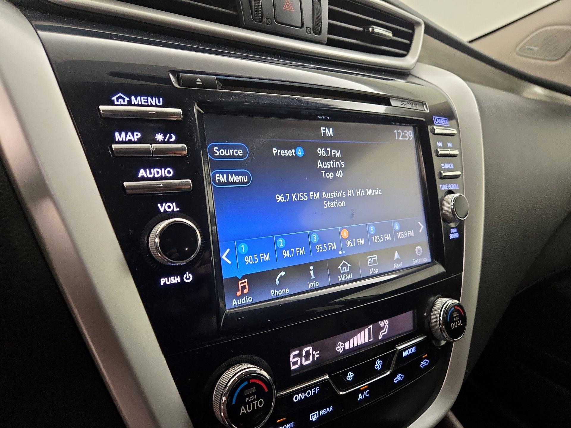 Thumbnail: 2016 Nissan Murano - 16
