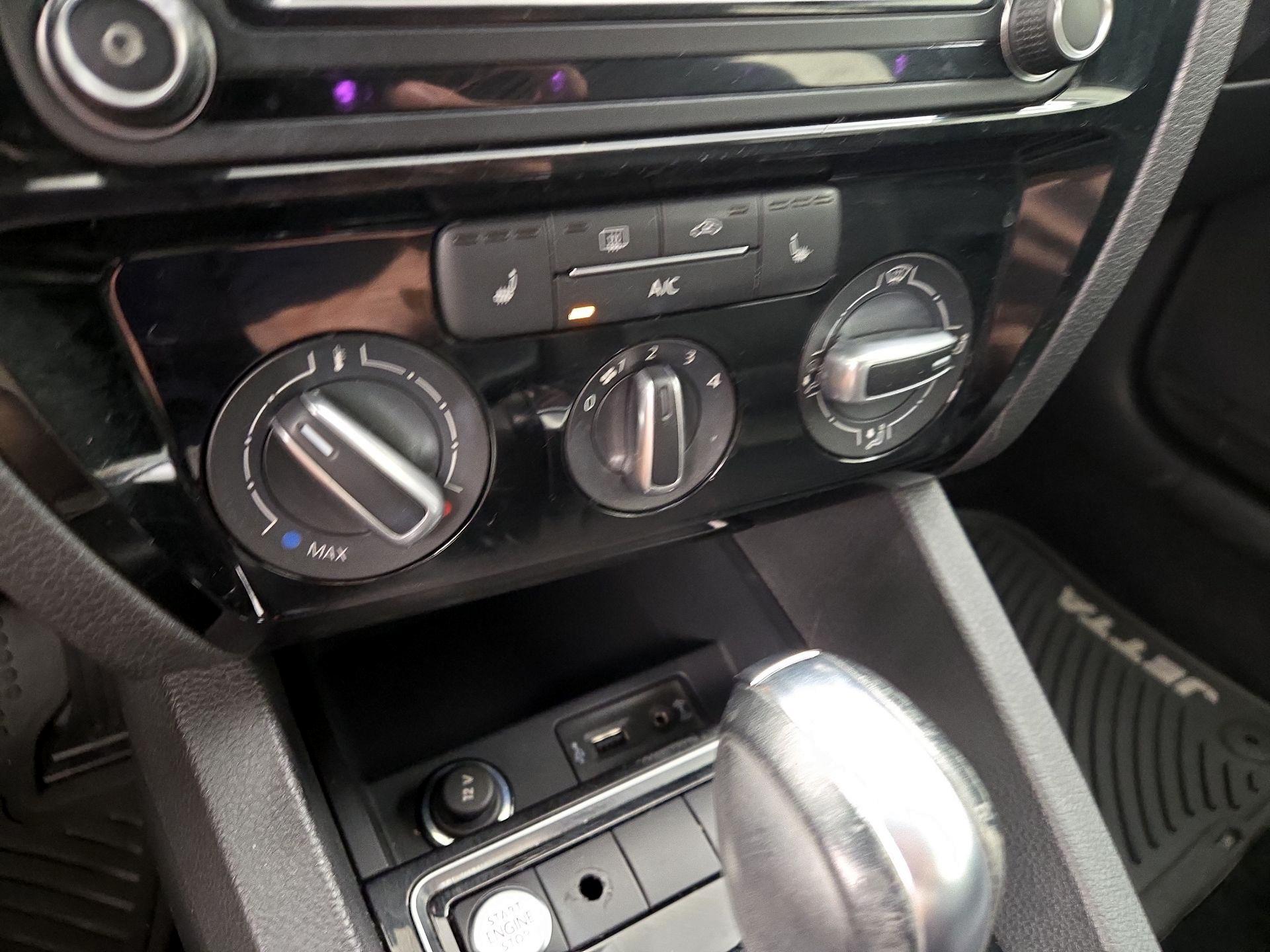 Thumbnail: 2018 Volkswagen Jetta - 16