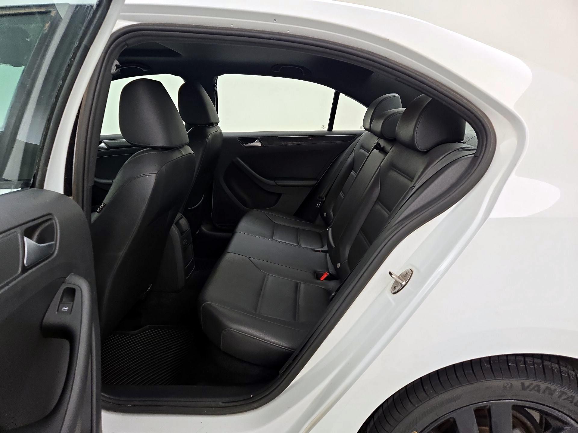Thumbnail: 2018 Volkswagen Jetta - 20