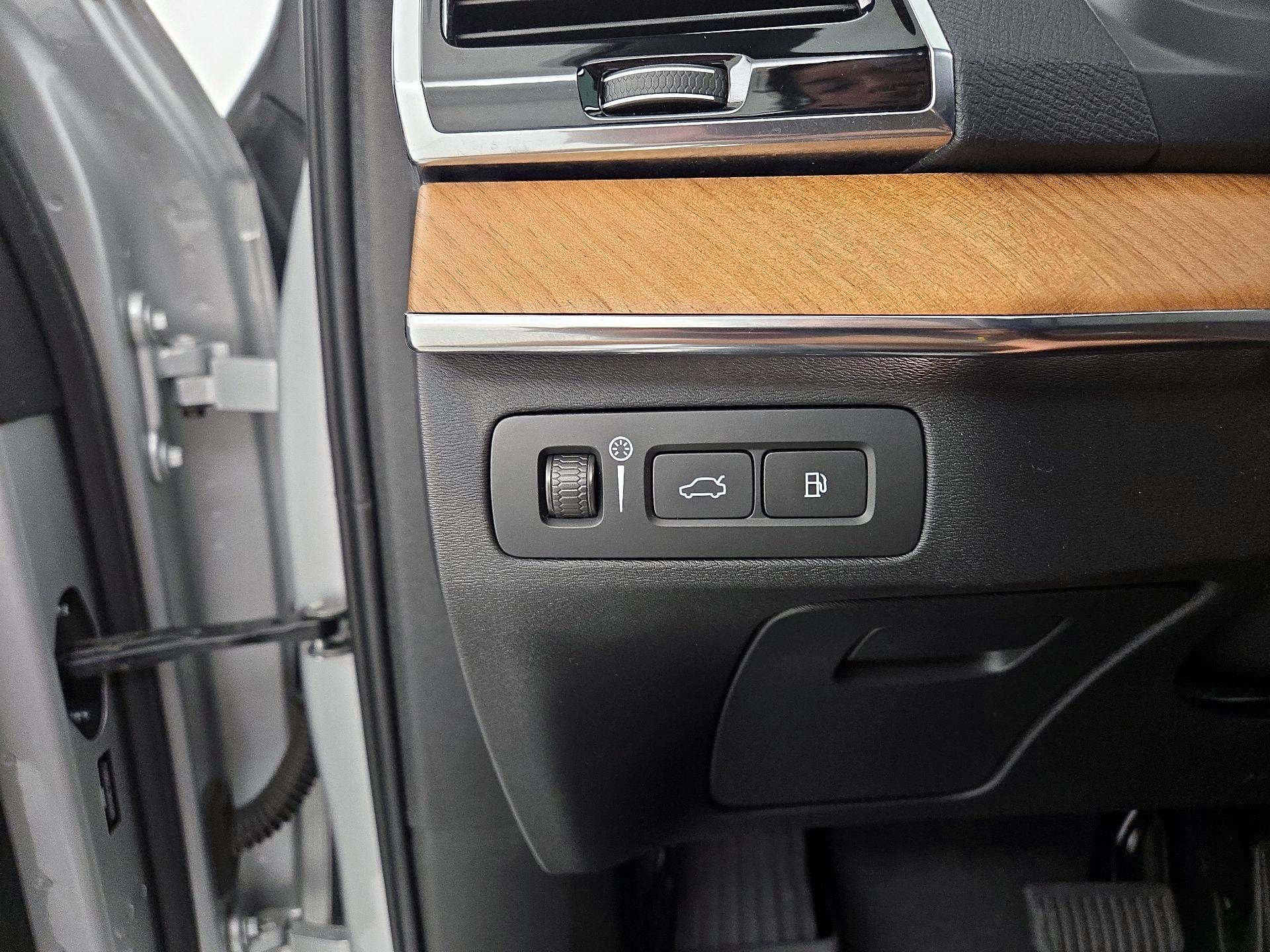Thumbnail: 2022 Volvo XC90 - 13