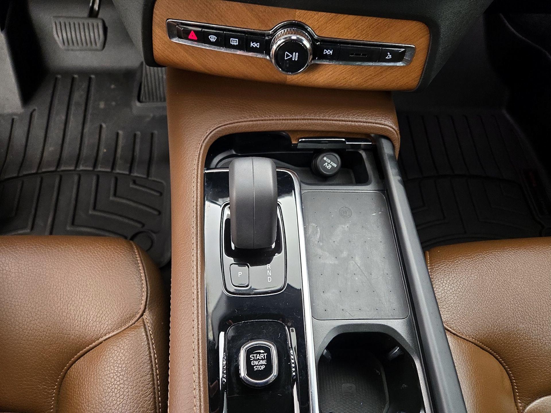 Thumbnail: 2022 Volvo XC90 - 17