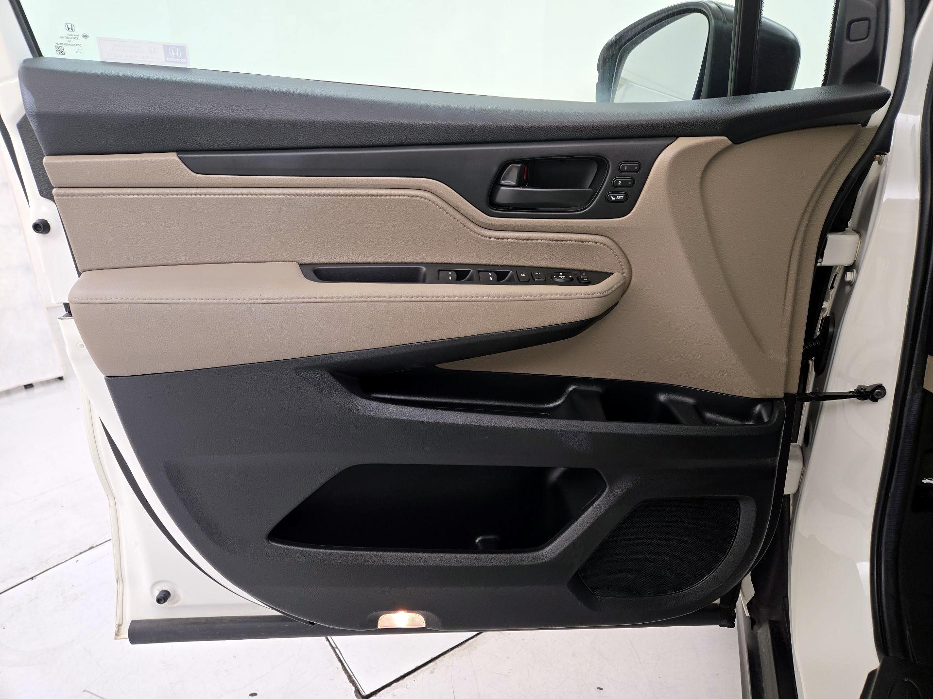 Thumbnail: 2019 Honda Odyssey - 12