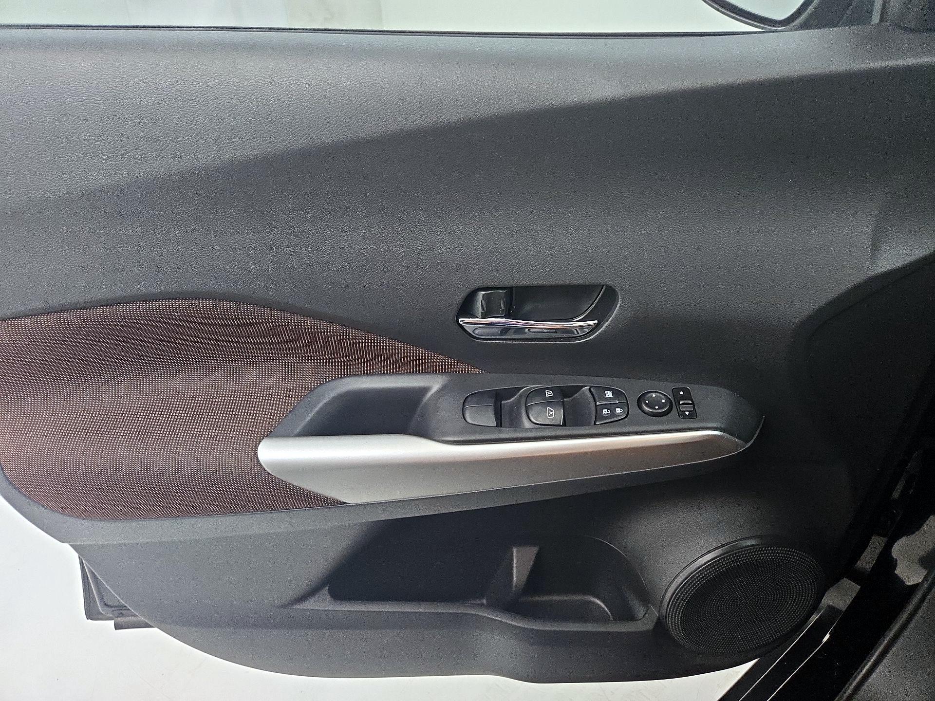 Thumbnail: 2020 Nissan Kicks - 12