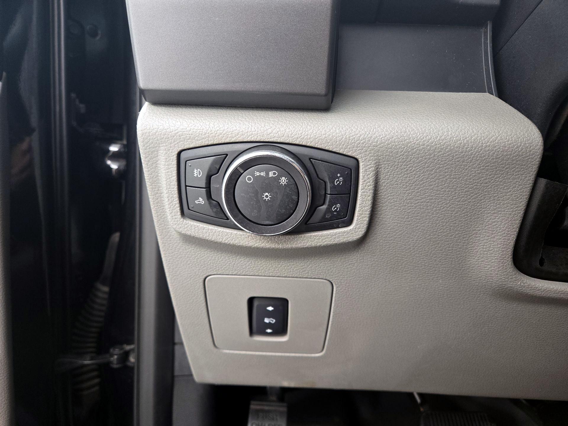 Thumbnail: 2015 Ford F-150 - 13